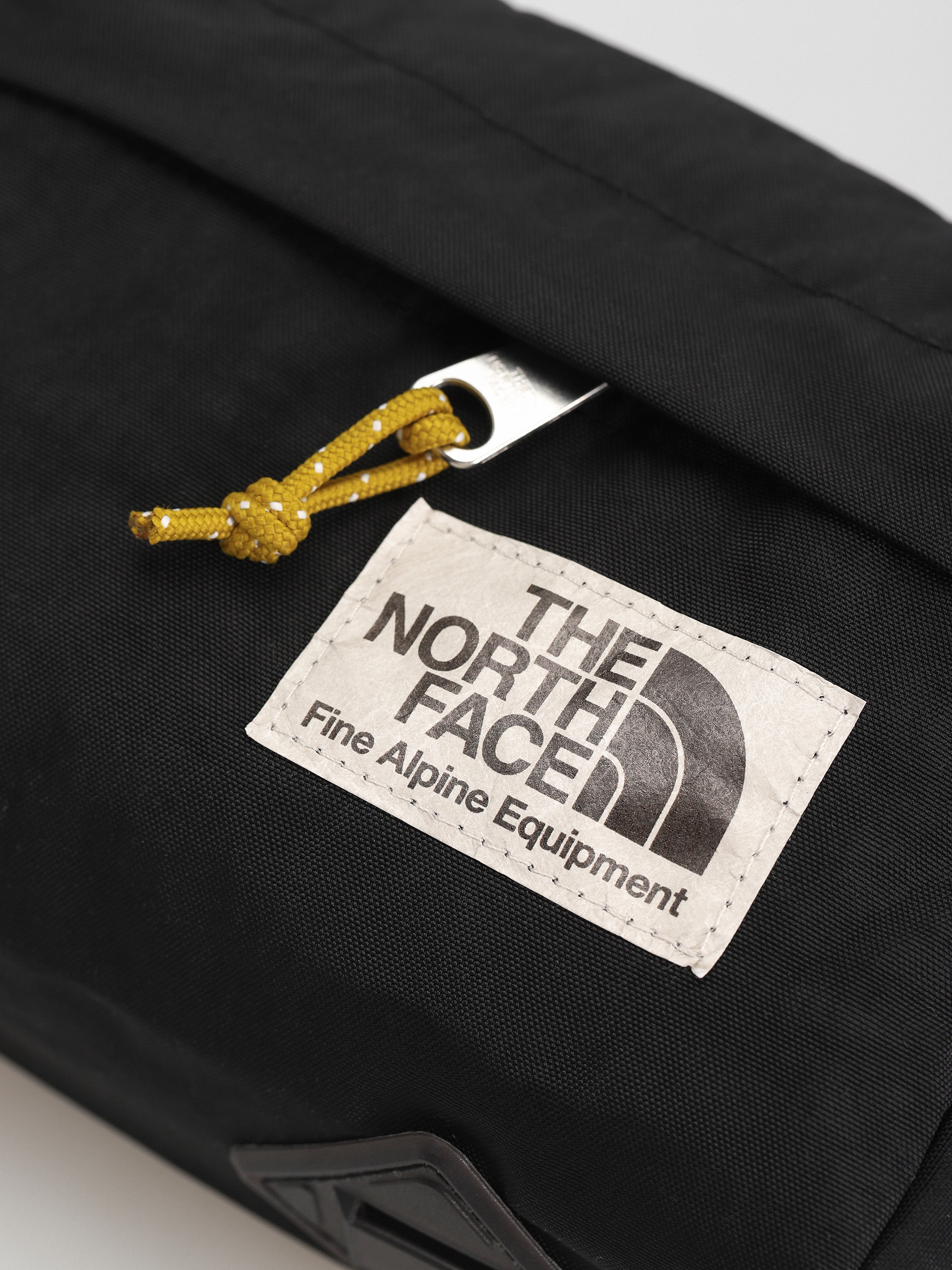 Nerka The North Face Berkeley Lumbar (tnf black/mineral gold)