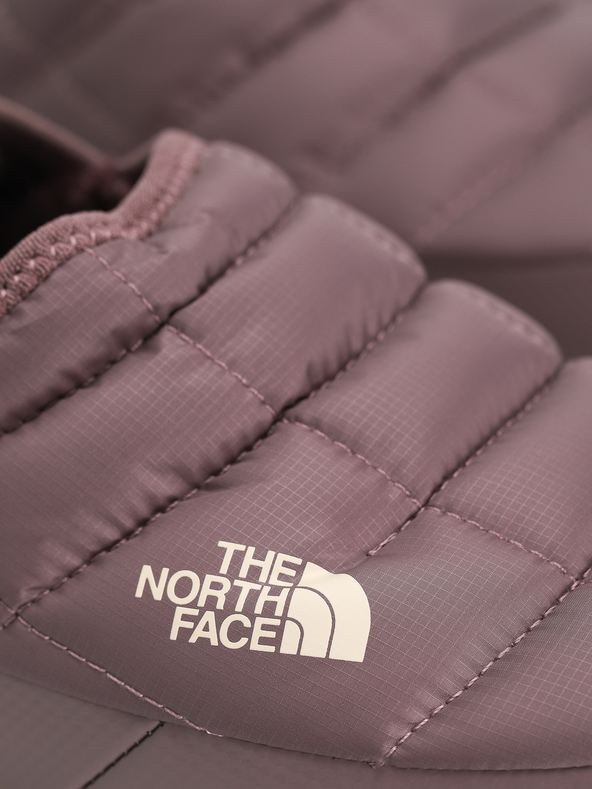 Buty The North Face Thermoball Traction Mule V Wmn (fawn grey/gardeniawhite)