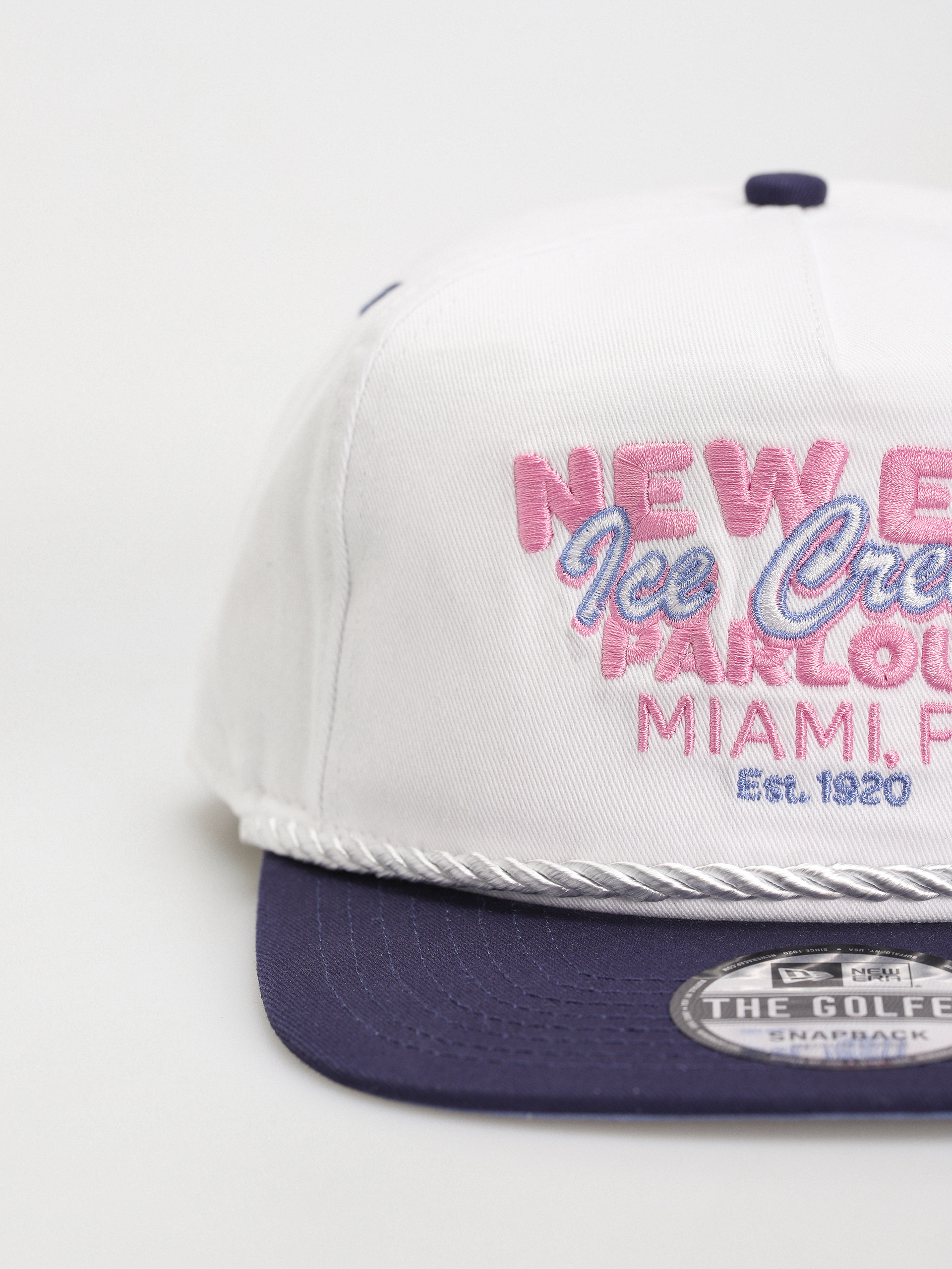 Czapka z daszkiem New Era Graphic Golfer (white/navy)