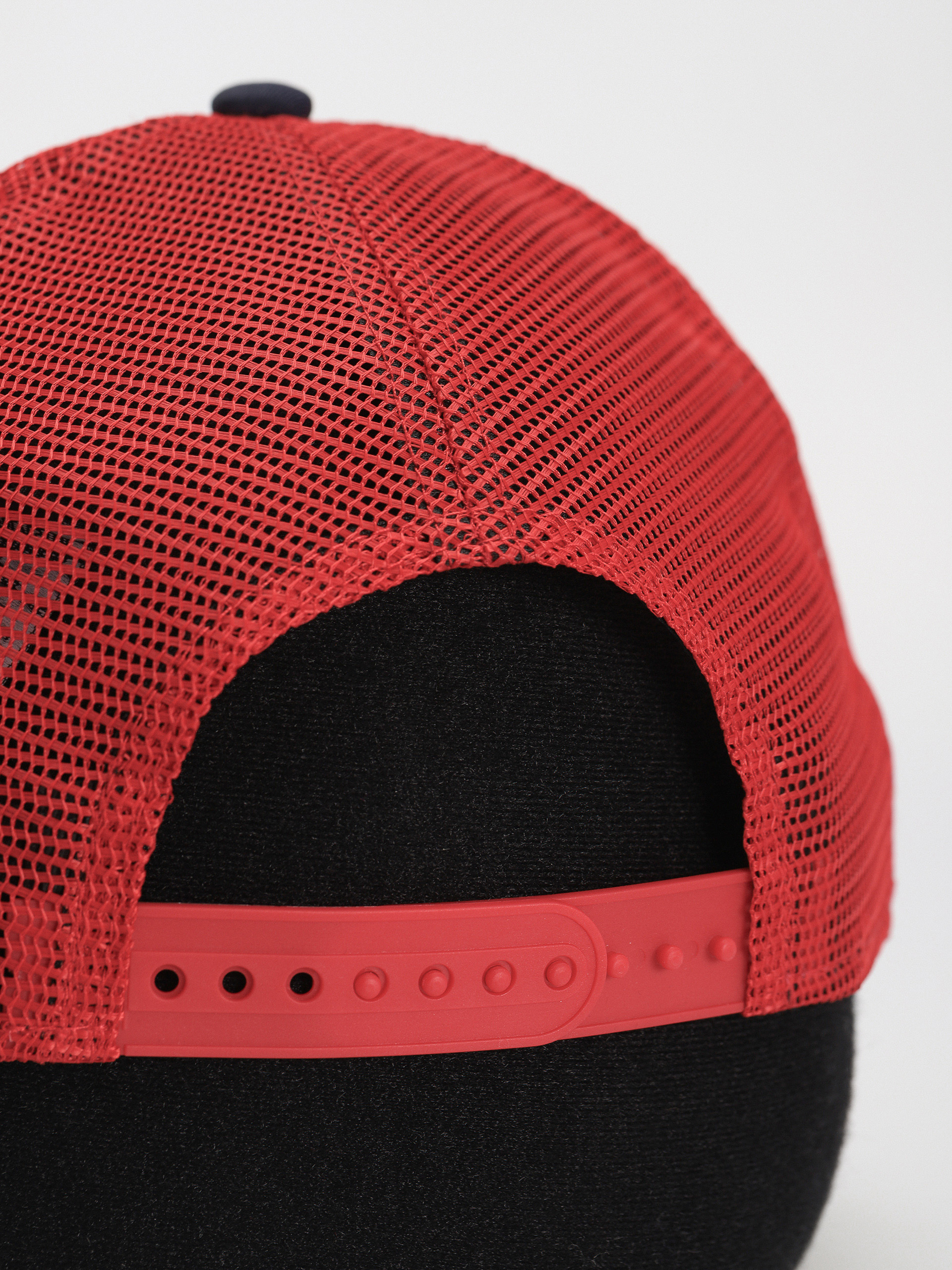 Czapka z daszkiem New Era Red Bull F1 Colour Block EF Trucker (white/red/navy)