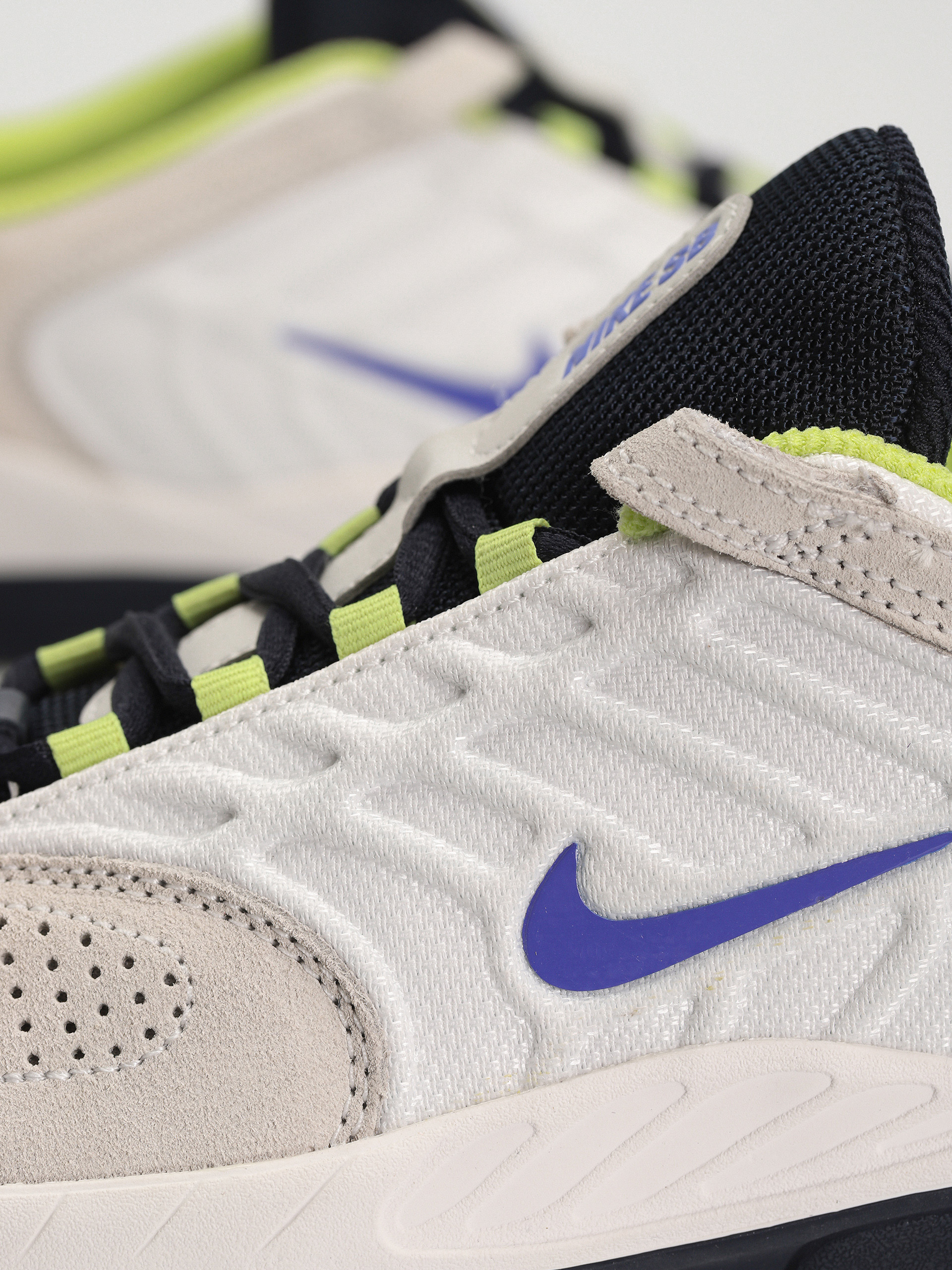 Buty Nike SB Vertebrae (summit white/persian violet)