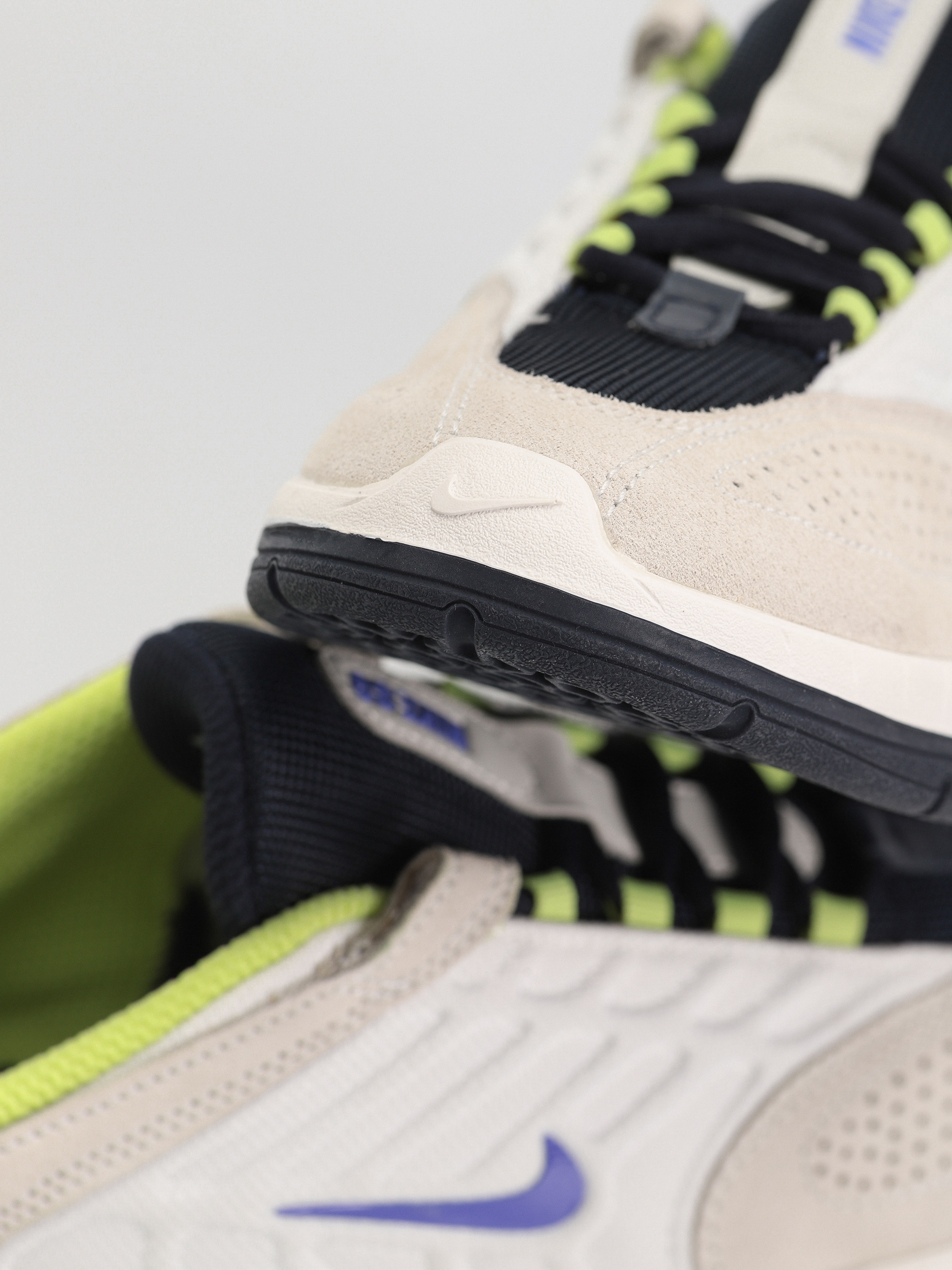 Buty Nike SB Vertebrae (summit white/persian violet)