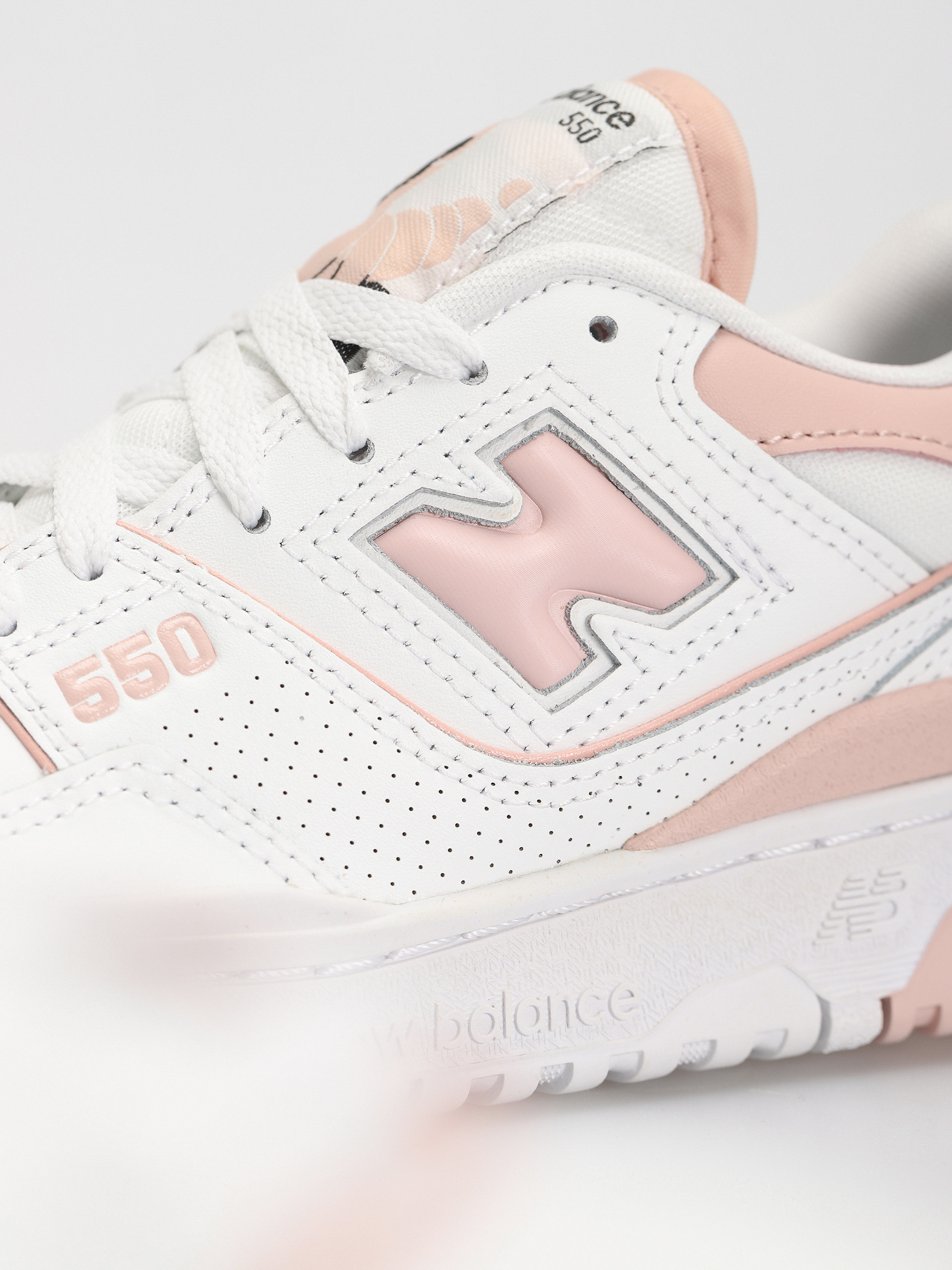 Buty New Balance 550 Wmn (white pink sand)