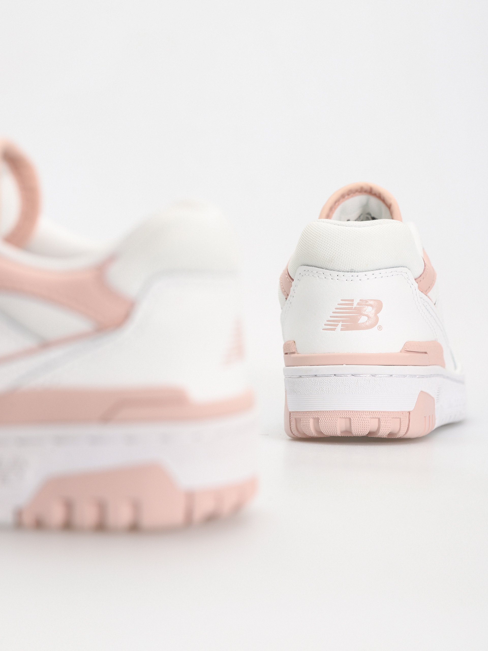 Buty New Balance 550 Wmn (white pink sand)