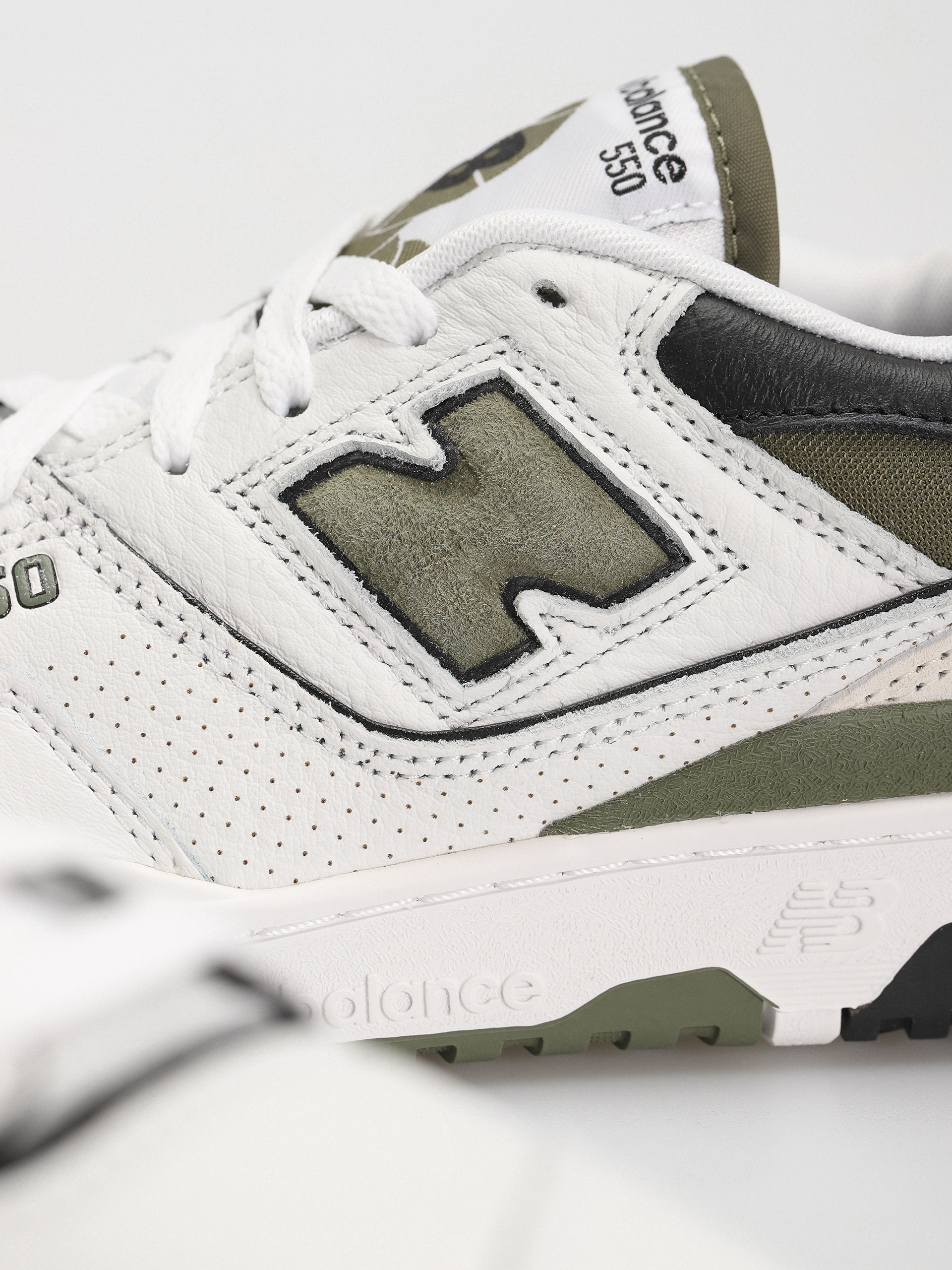 Buty New Balance 550 (white dark olivine)