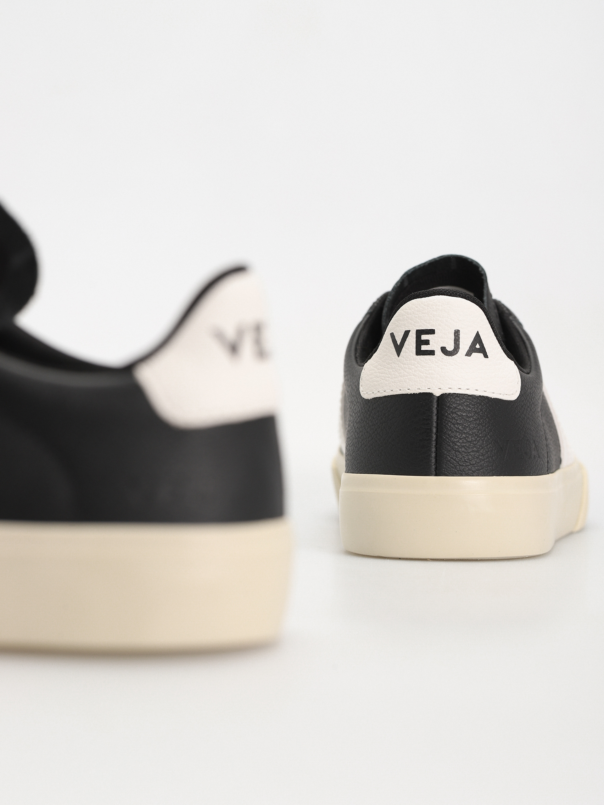Buty Veja Campo Wmn (black white)