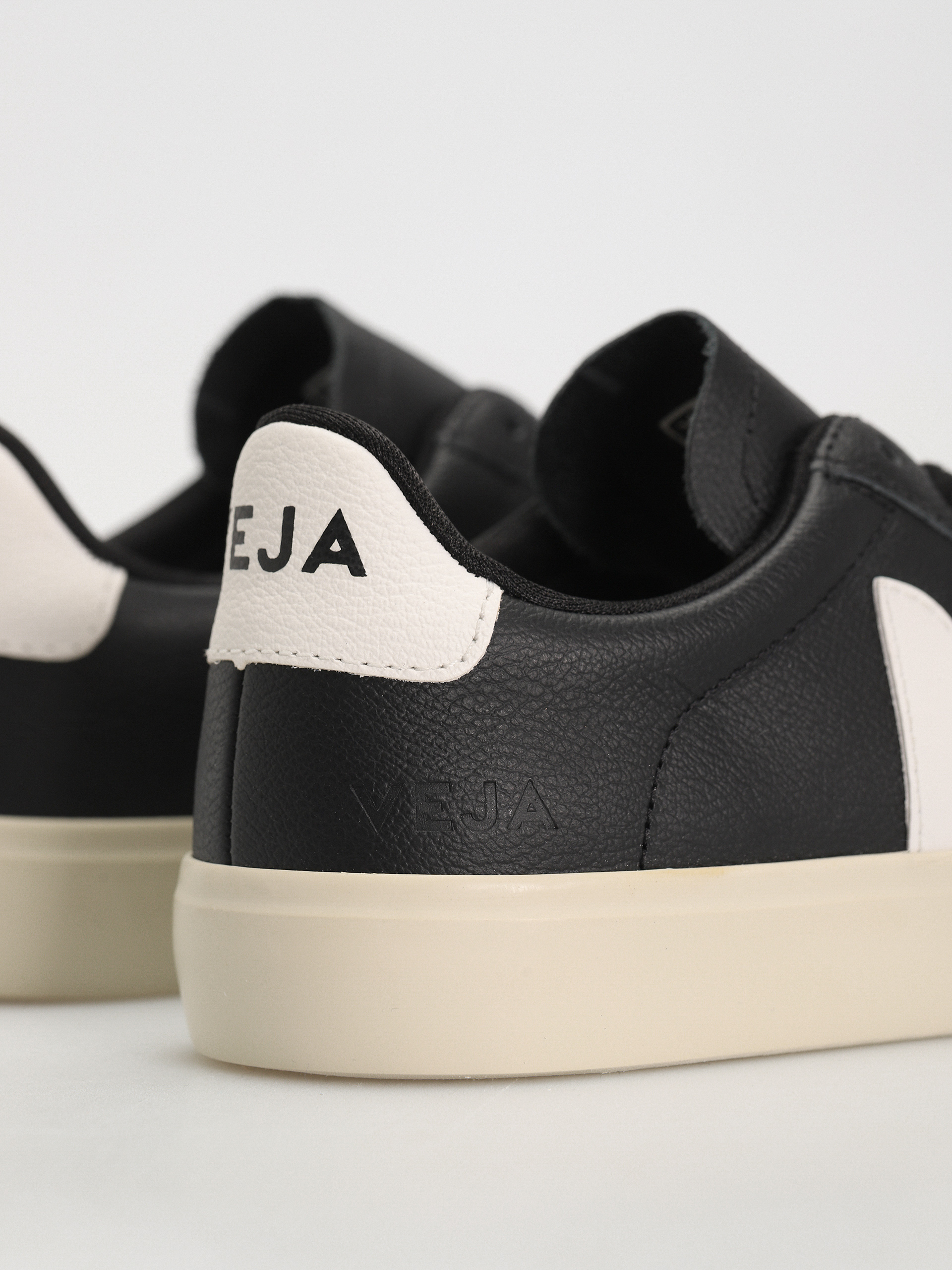 Buty Veja Campo Wmn (black white)