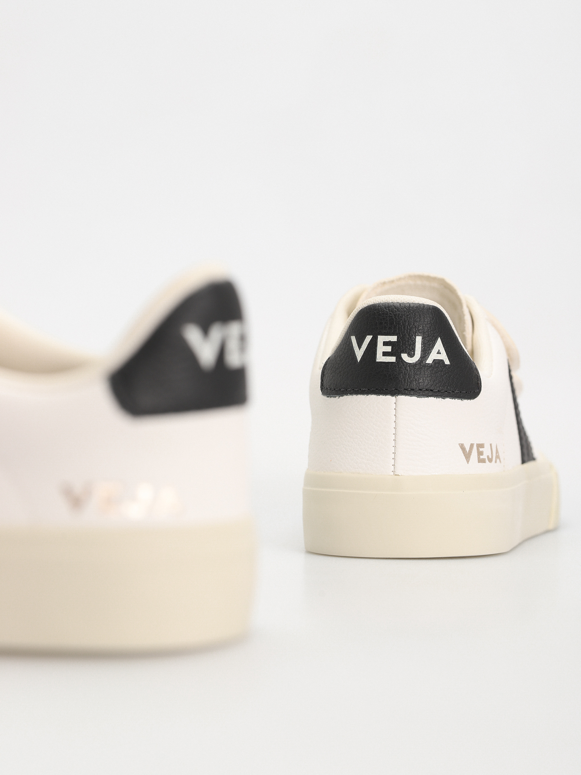 Buty Veja Recife Logo Wmn (extra white black)