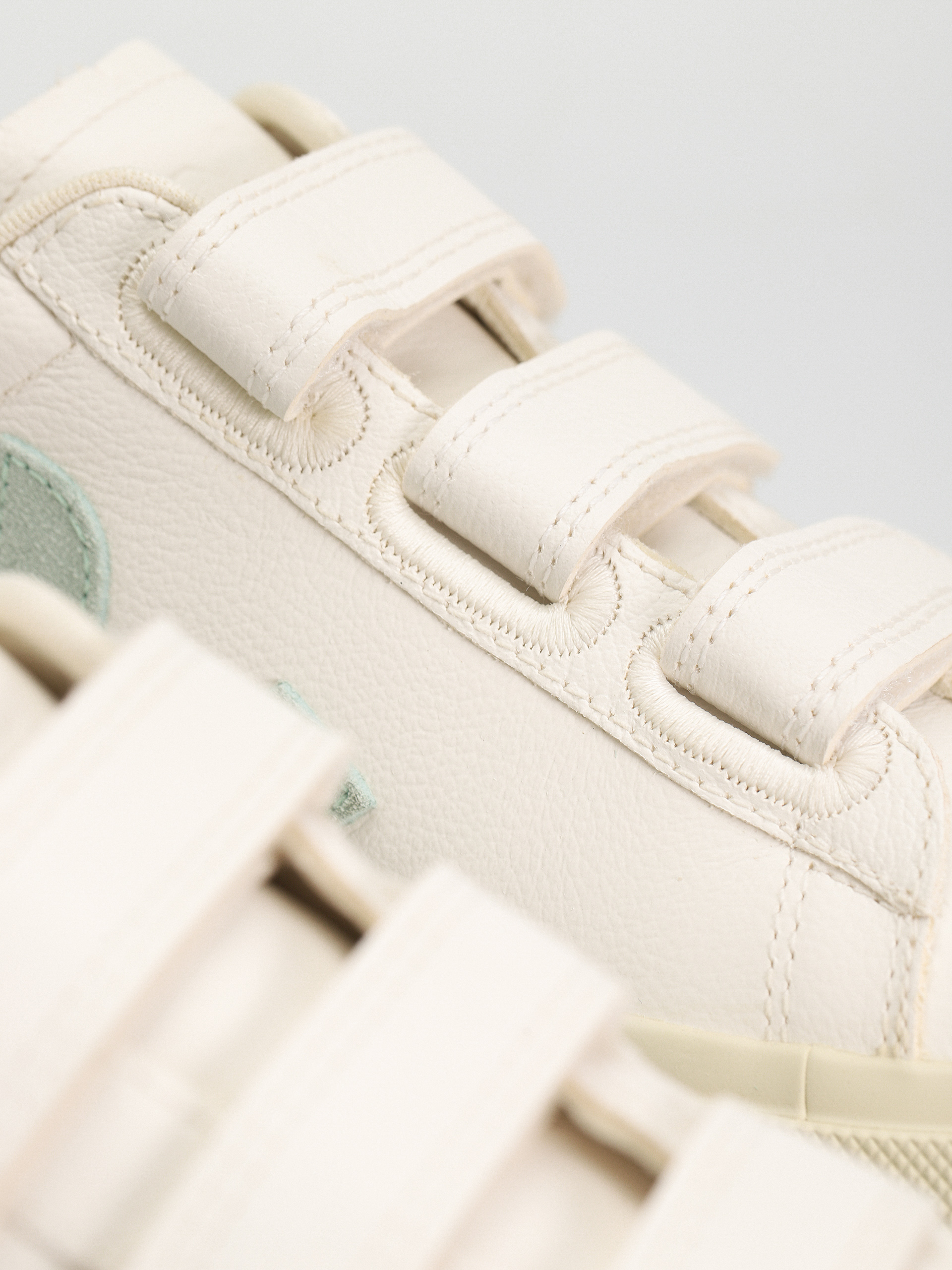 Buty Veja Recife Logo Wmn (extra white matcha)