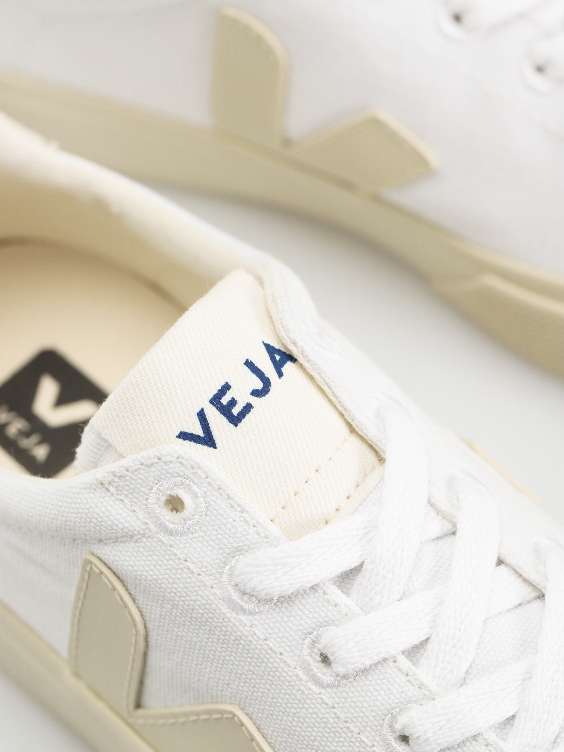 Buty Veja Campo Canvas Wmn (white pierre)
