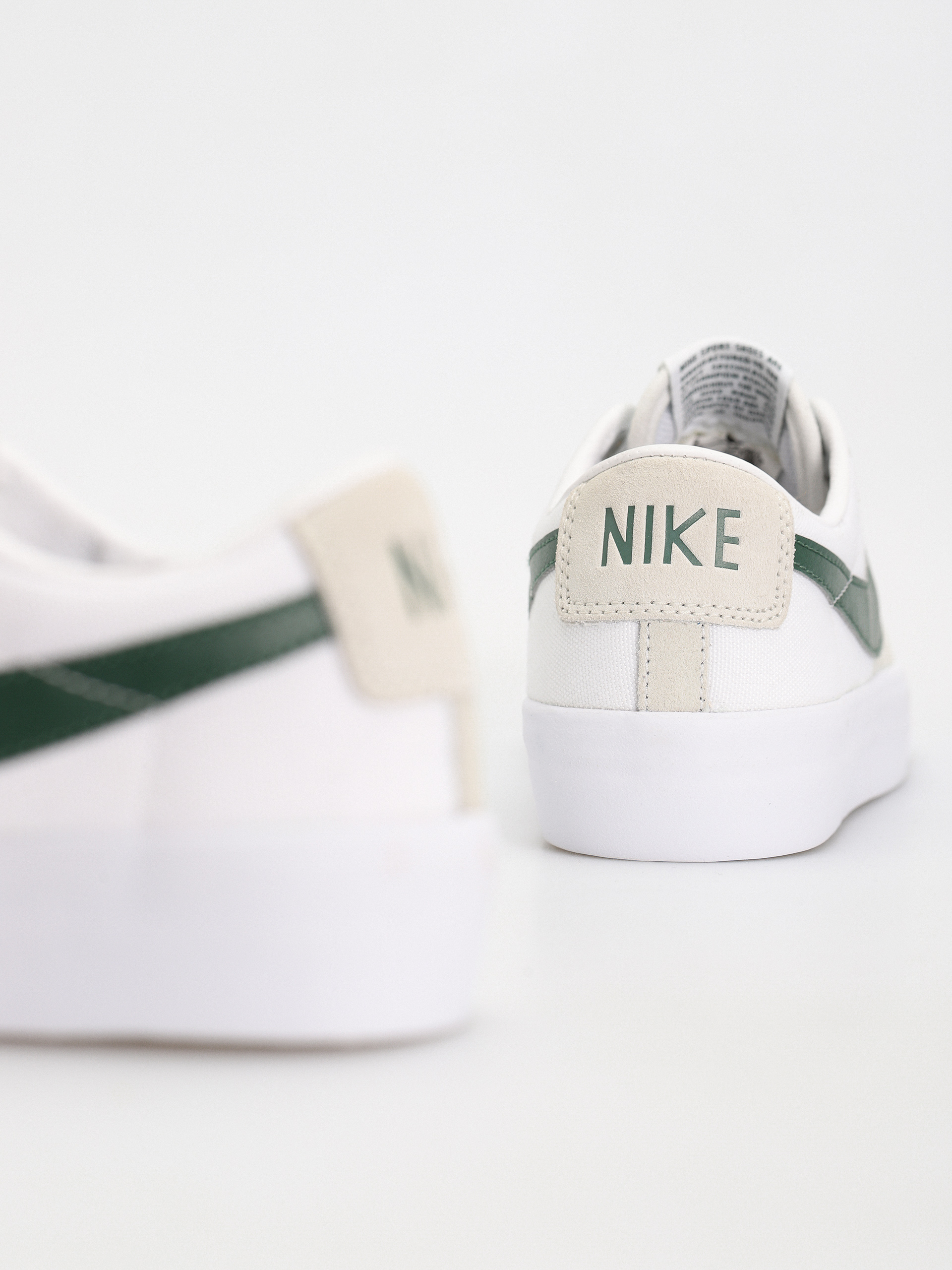 Buty Nike SB Zoom Blazer Low Pro Gt (white/fir white gum light brown)