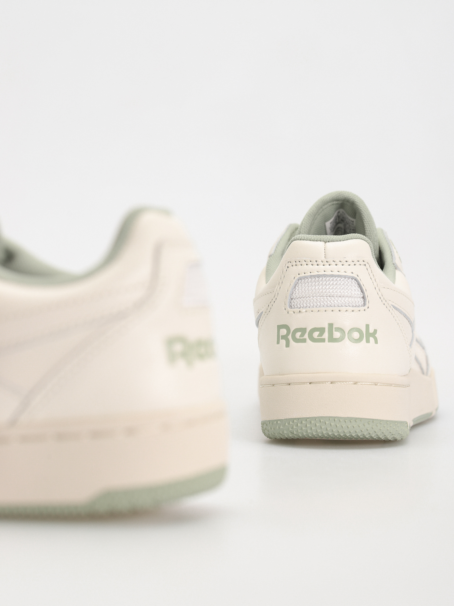 Buty Reebok BB 4000 II Wmn (chalk/vingre/pugry2)