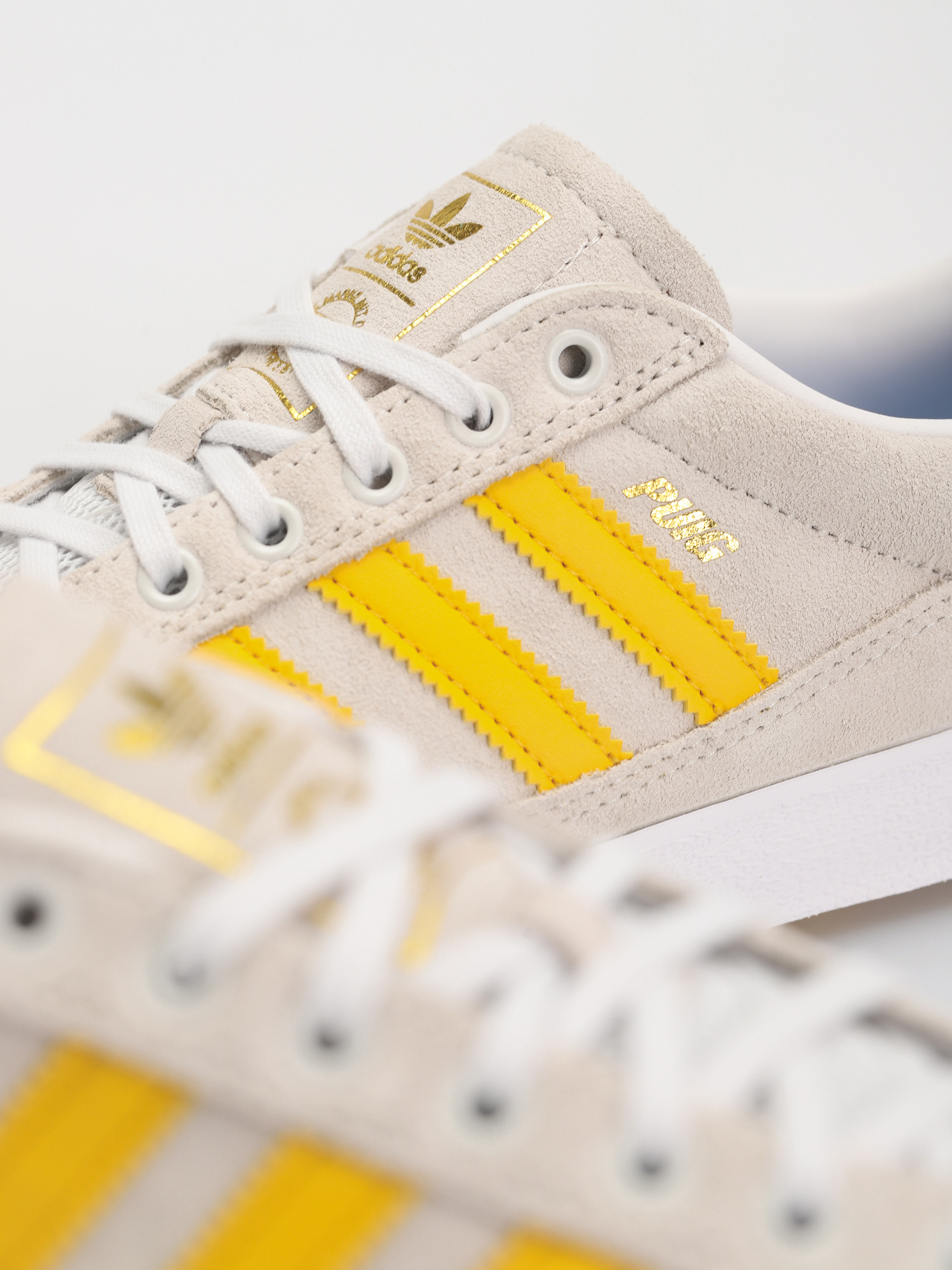 Buty adidas Puig Indoor (crywht/bogold/ftwwht)