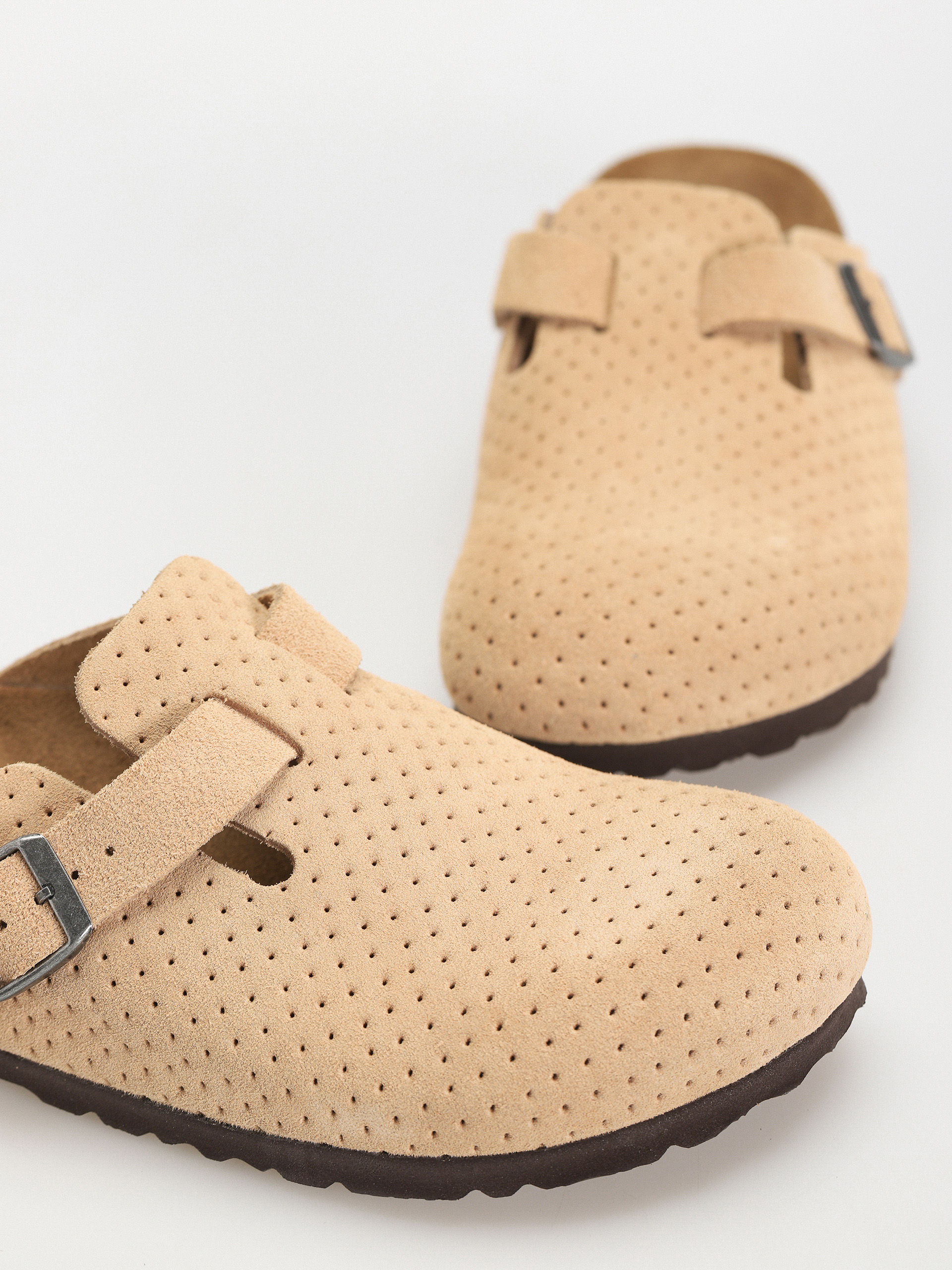 Klapki Birkenstock Boston Suede Embossed Narrow Wmn (emboss dots new beige)