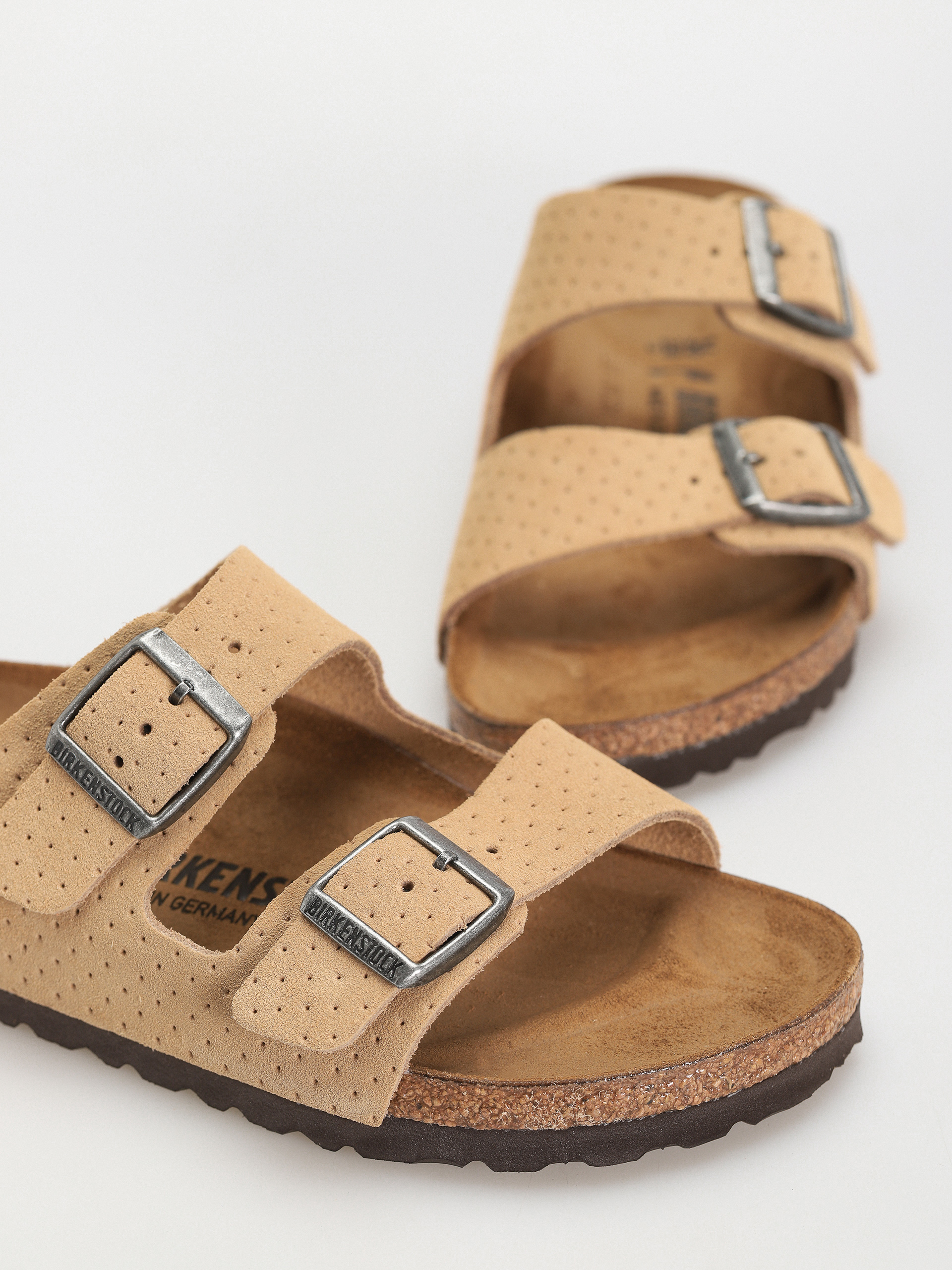 Klapki Birkenstock Arizona Suede Embossed Narrow Wmn (emboss dots new beige)