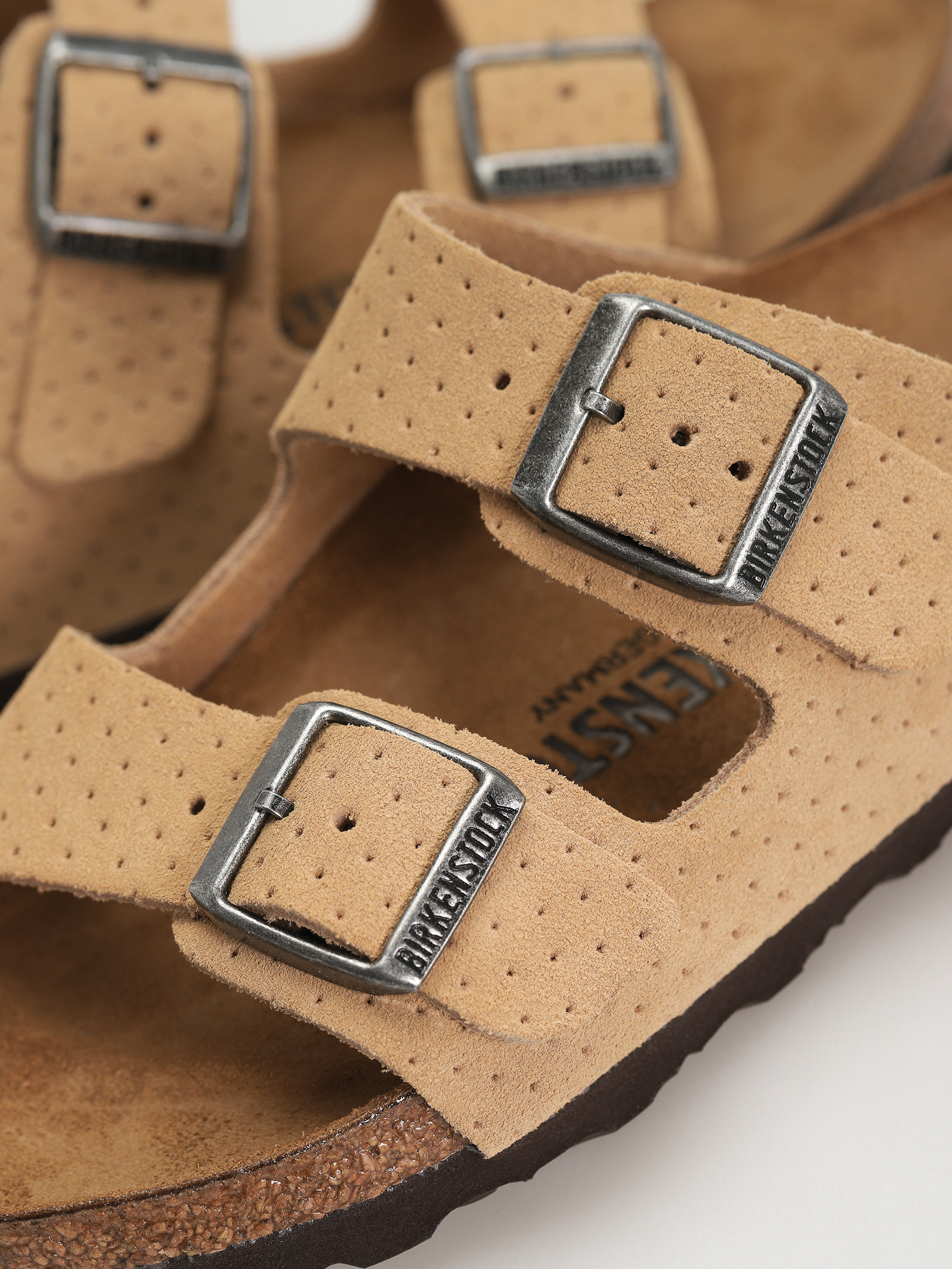 Klapki Birkenstock Arizona Suede Embossed Narrow Wmn (emboss dots new beige)