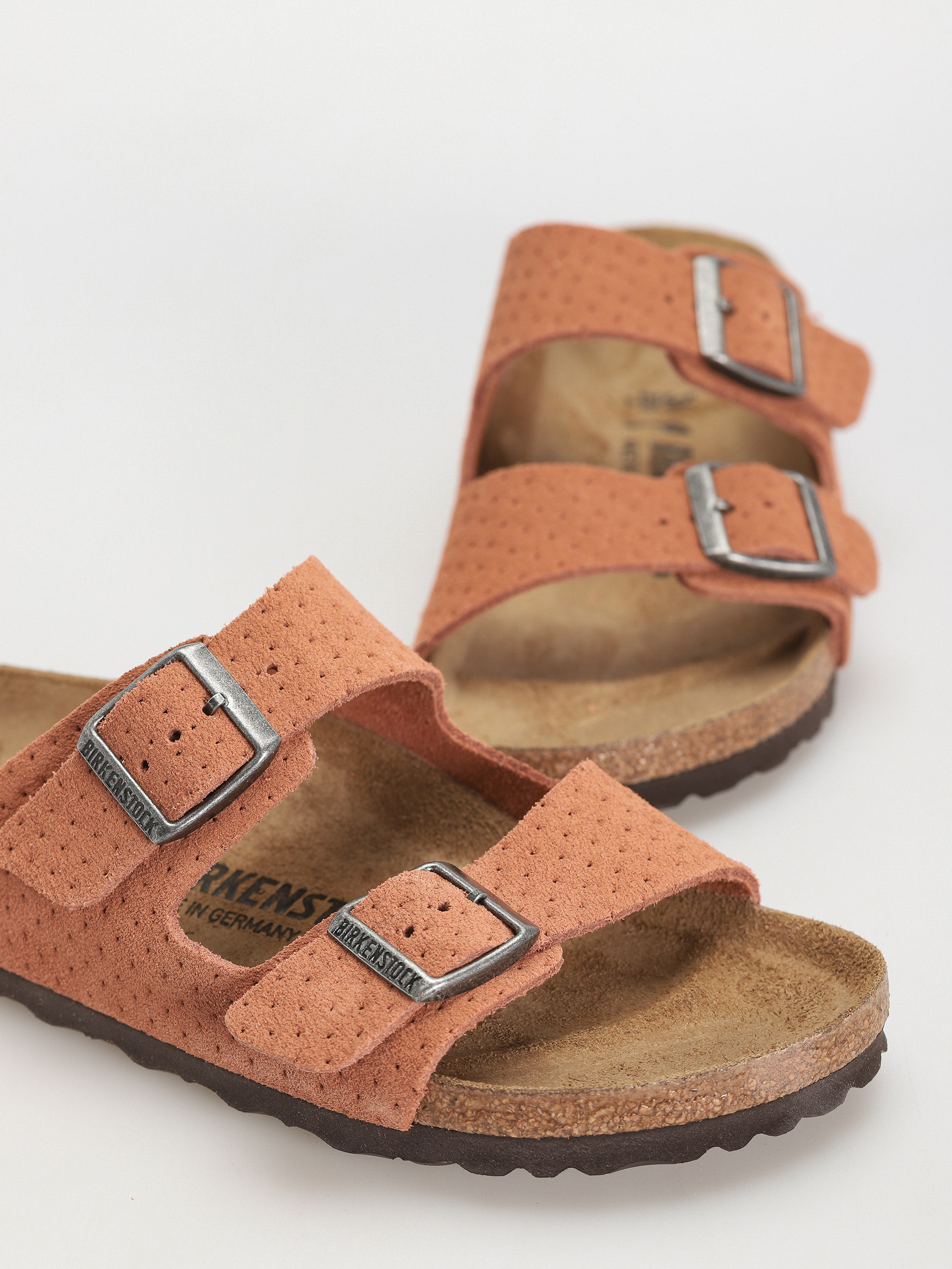 Klapki Birkenstock Arizona Suede Embossed Narrow Wmn (emboss dots burnt orange)
