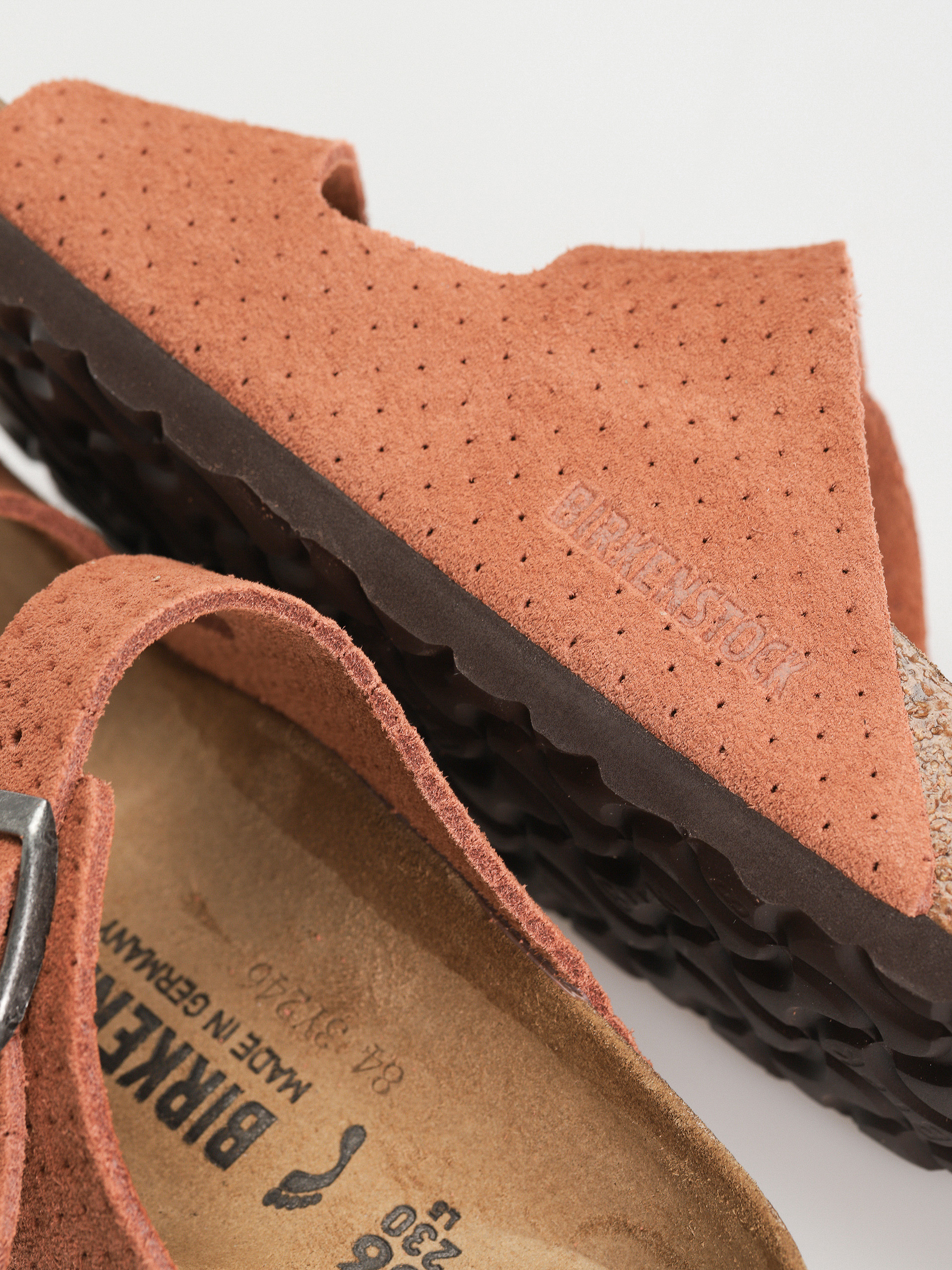 Klapki Birkenstock Arizona Suede Embossed Narrow Wmn (emboss dots burnt orange)