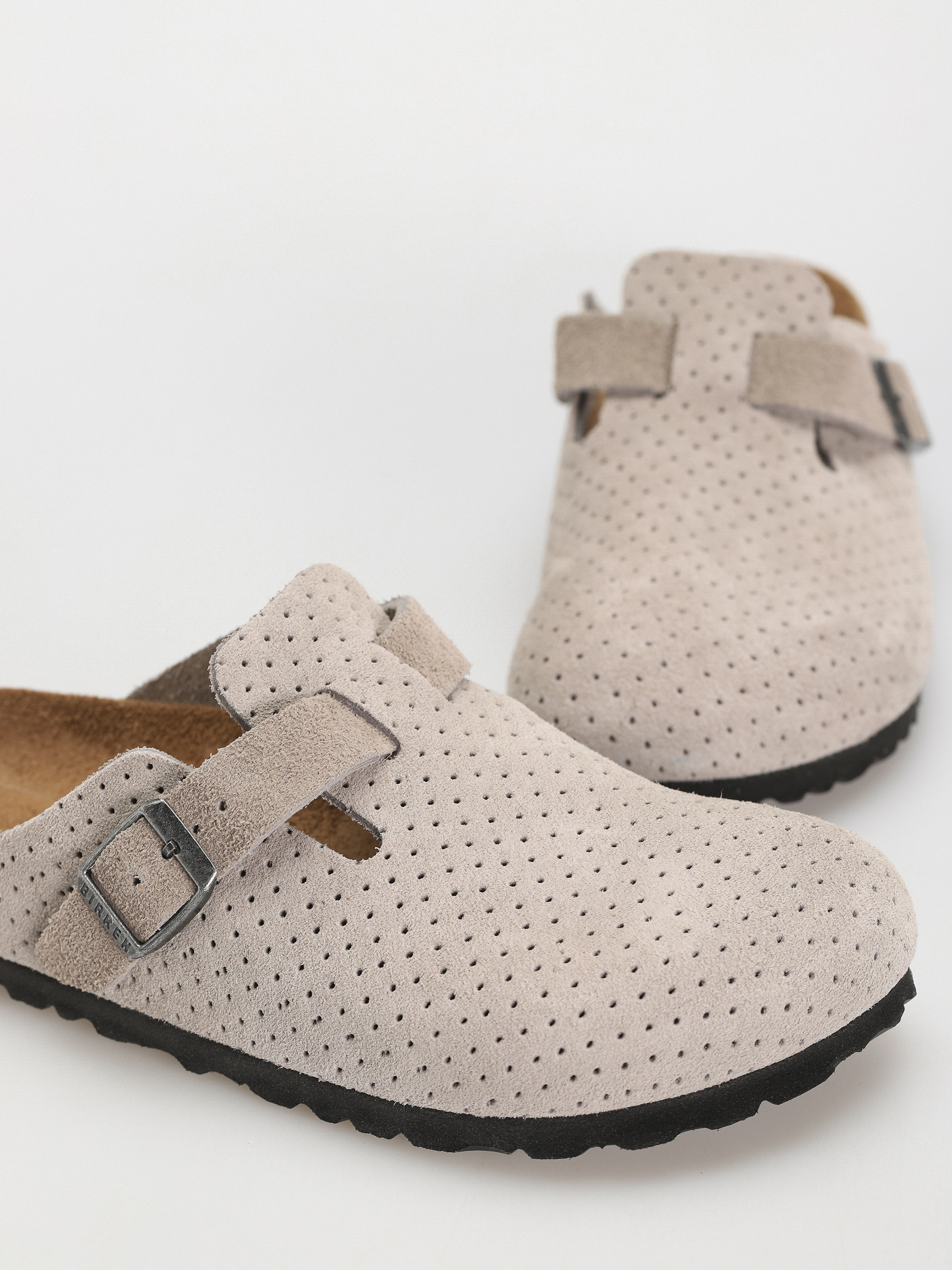 Klapki Birkenstock Boston Suede Embossed Narrow Wmn (emboss dots stone coin)