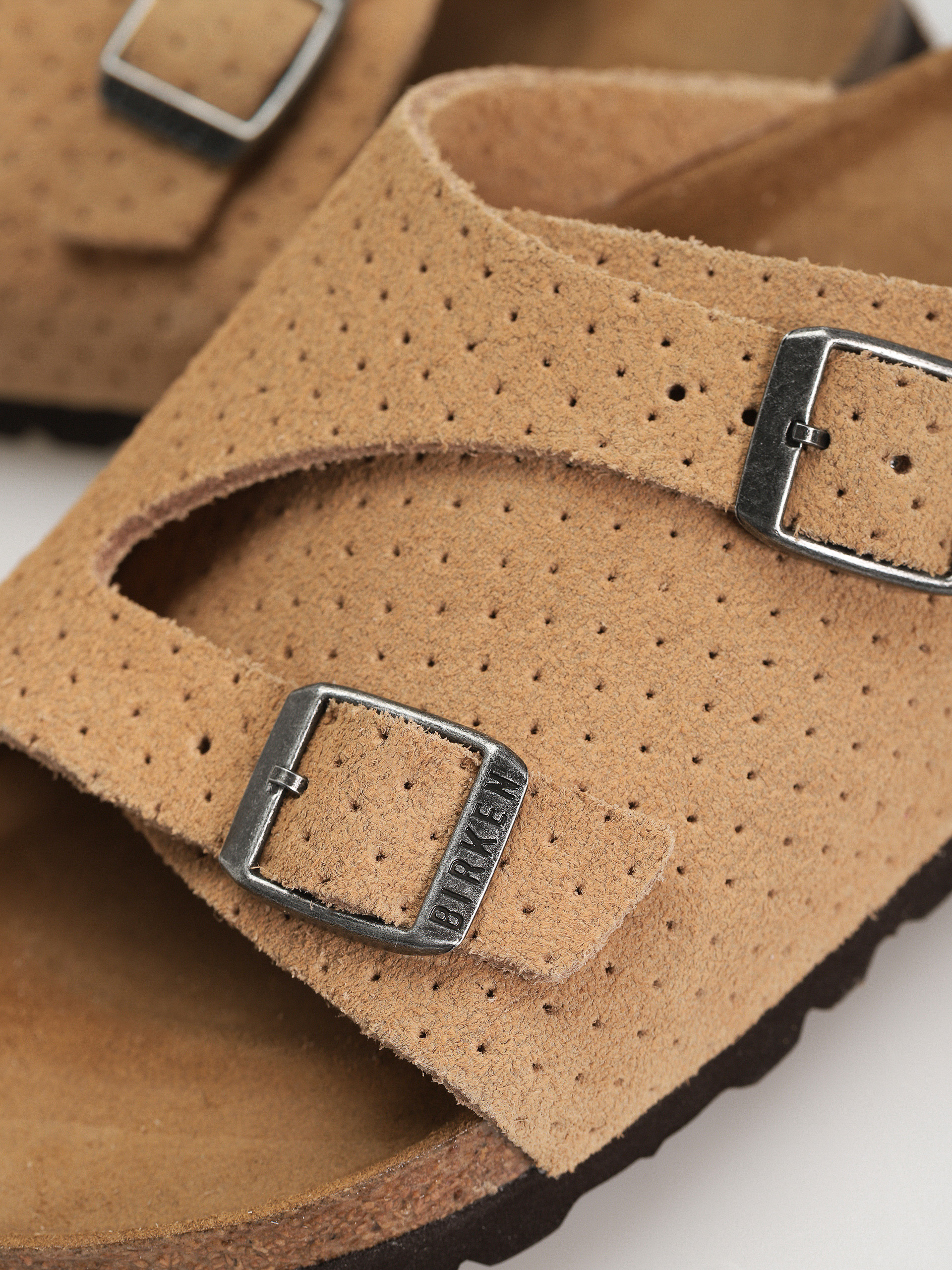 Klapki Birkenstock Zurich Suede Embossed Narrow Wmn (emboss dots new beige)