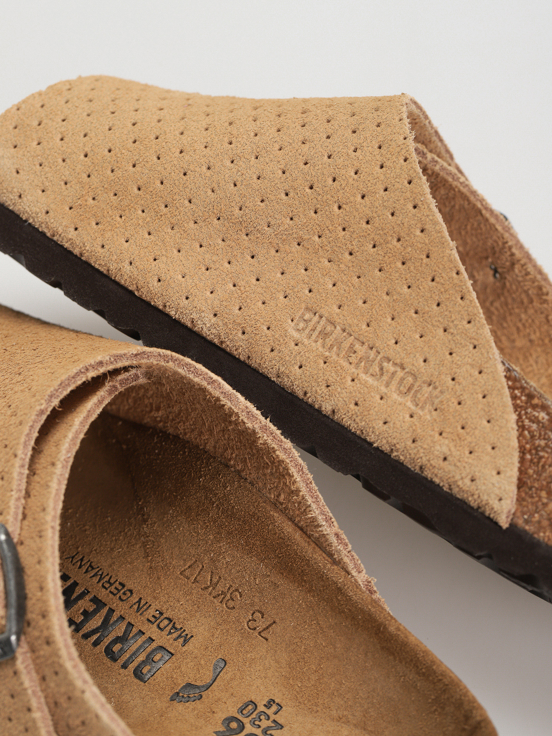 Klapki Birkenstock Zurich Suede Embossed Narrow Wmn (emboss dots new beige)