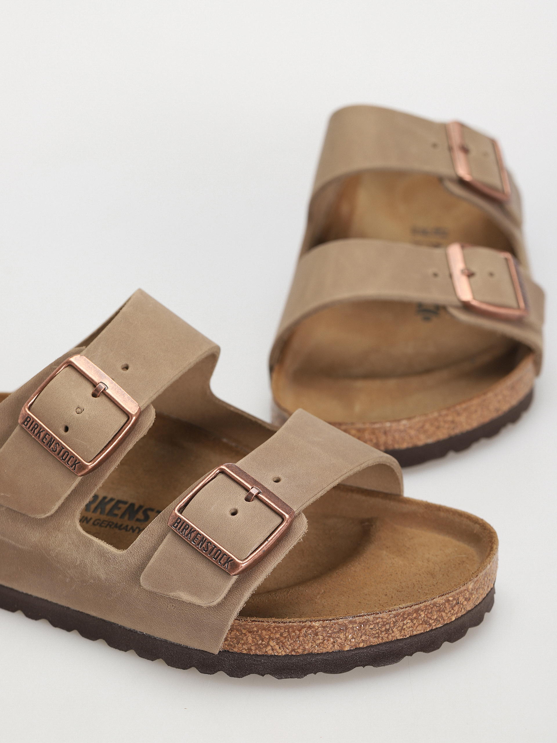 Klapki Birkenstock Arizona Oiled Leather Regular (tobacco brown)