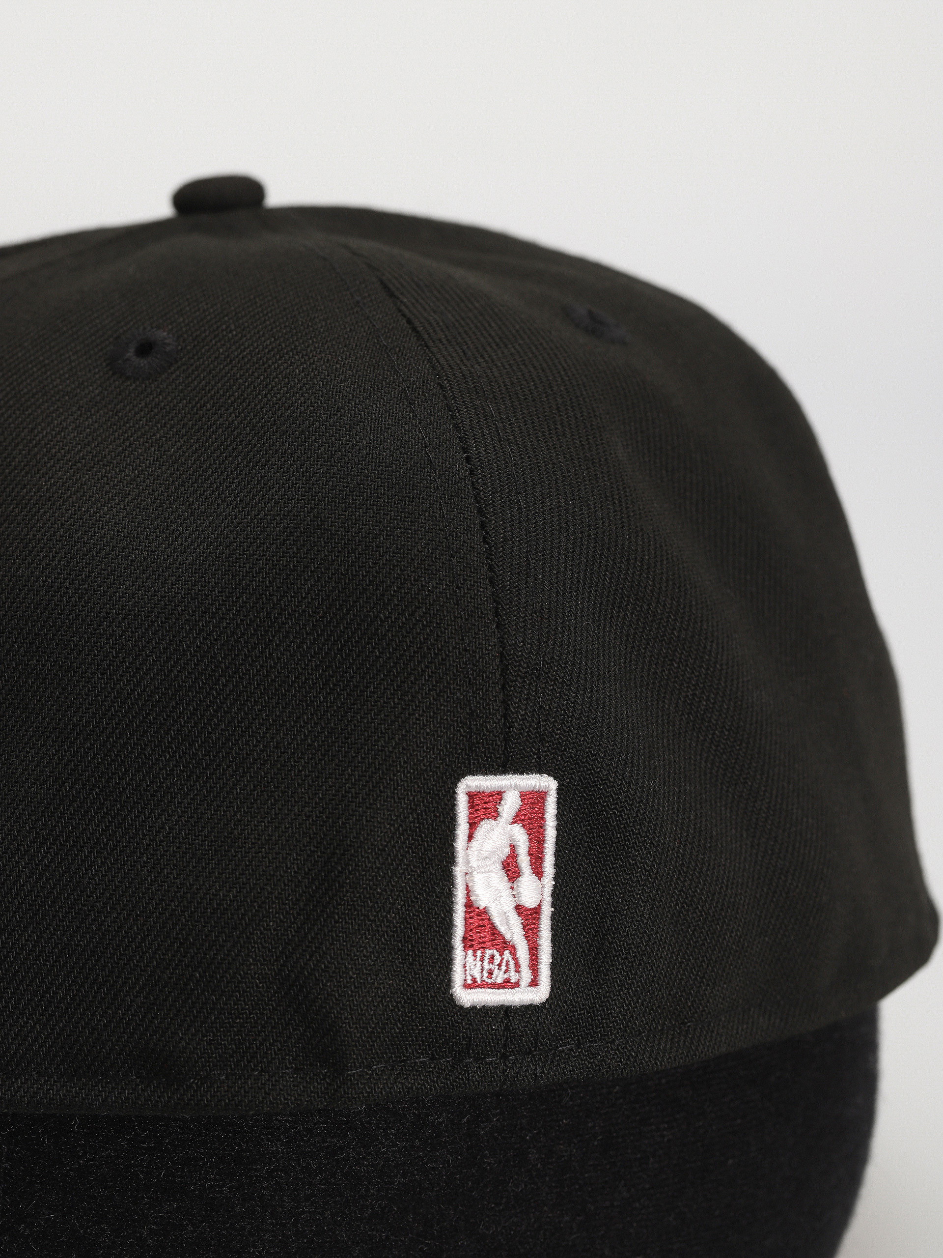 Czapka z daszkiem New Era NBA Essential 59Fifty Miami Heat (black/red)