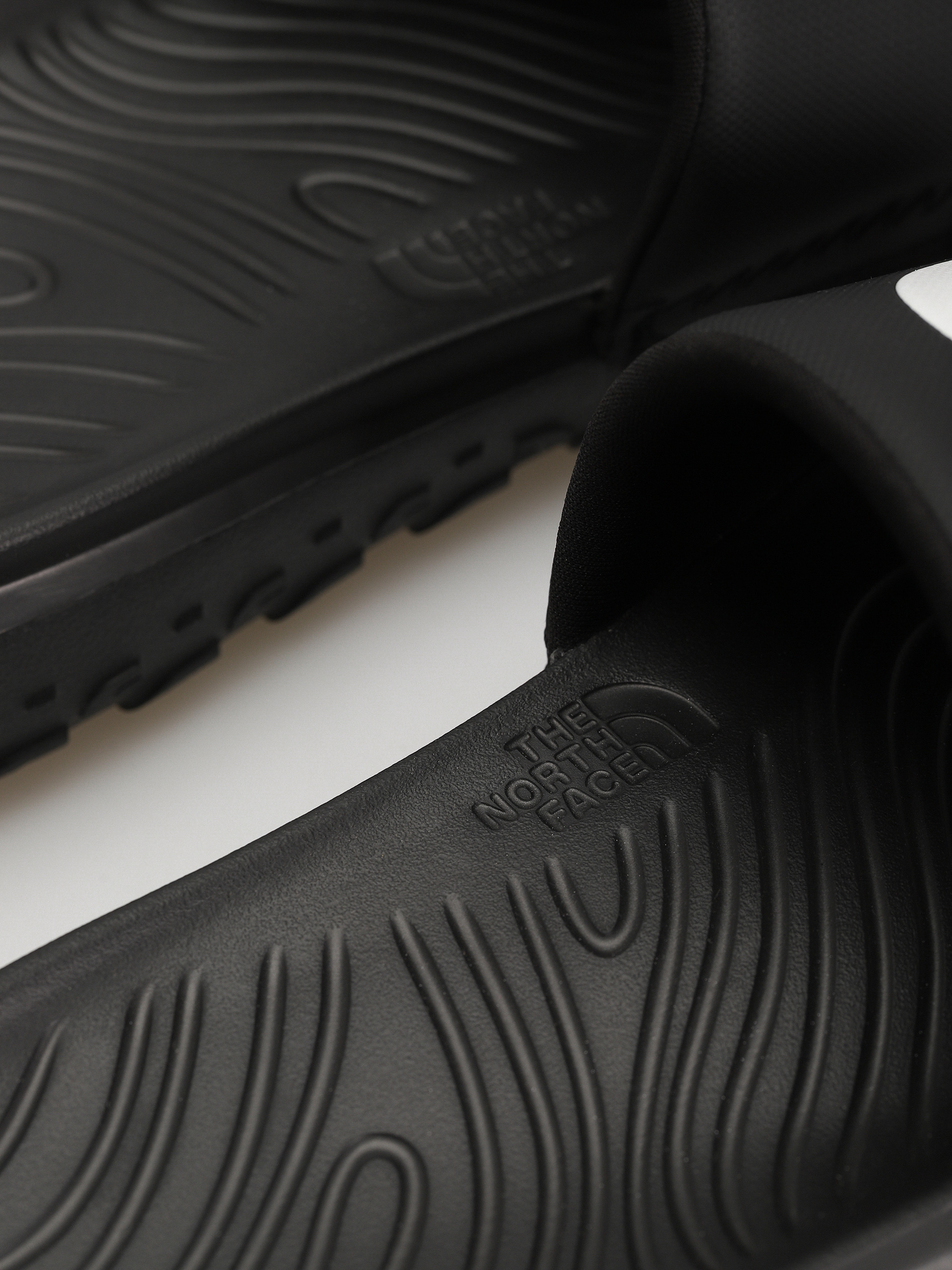 Klapki The North Face Never Stop Cush (tnf black/tnf black)