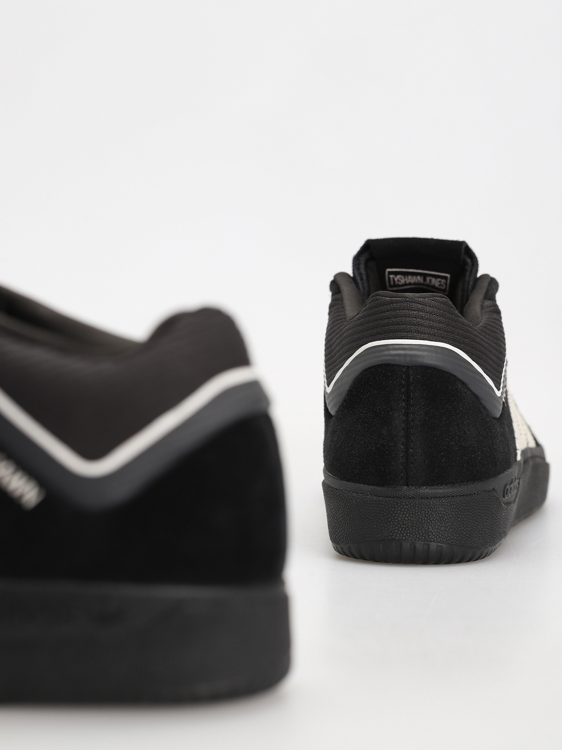 Buty adidas Tyshawn (cblack/zeromt/spark)