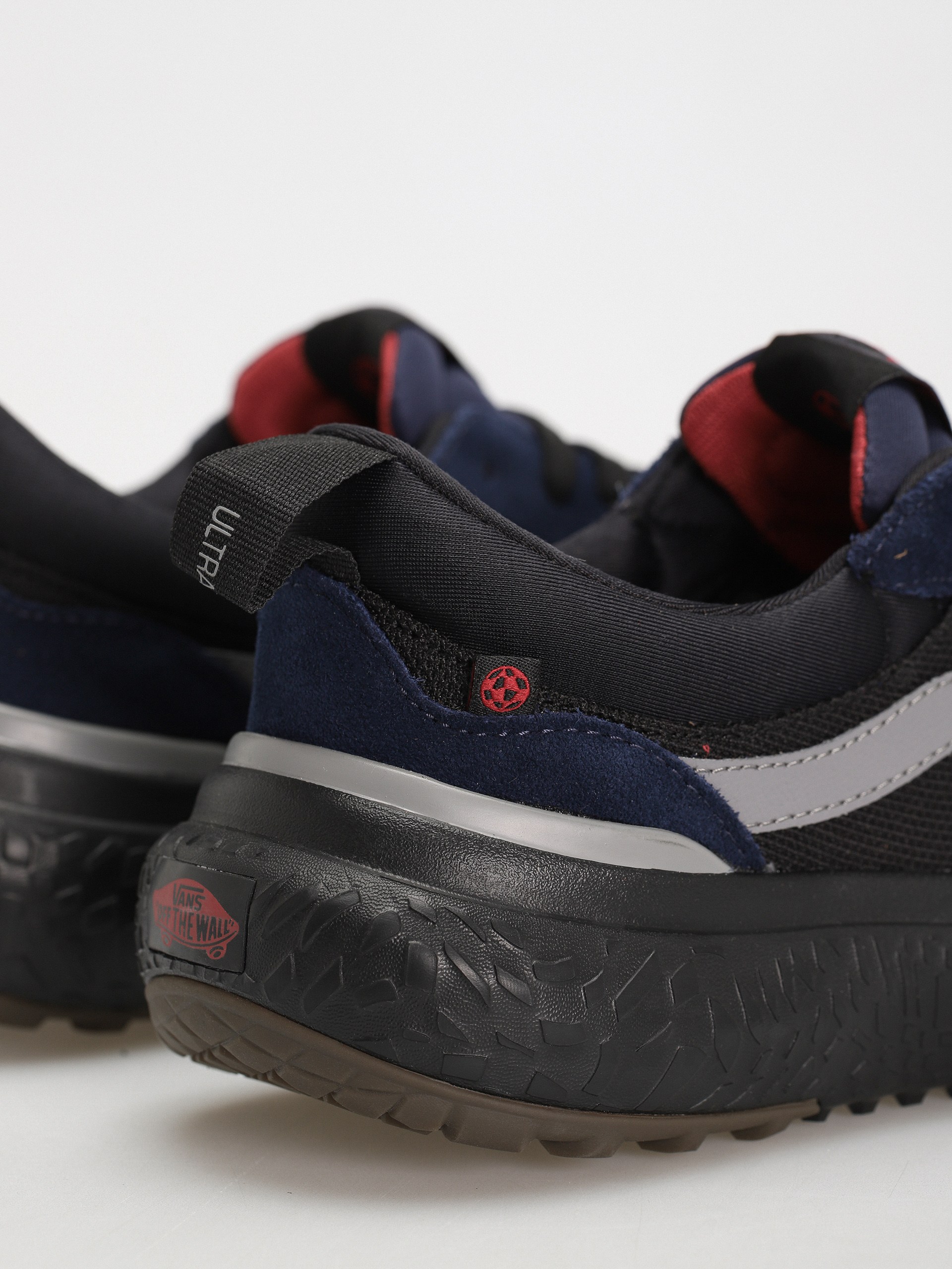 Buty Vans Ultrarange Neo Vr3 (surf essentials black/navy)