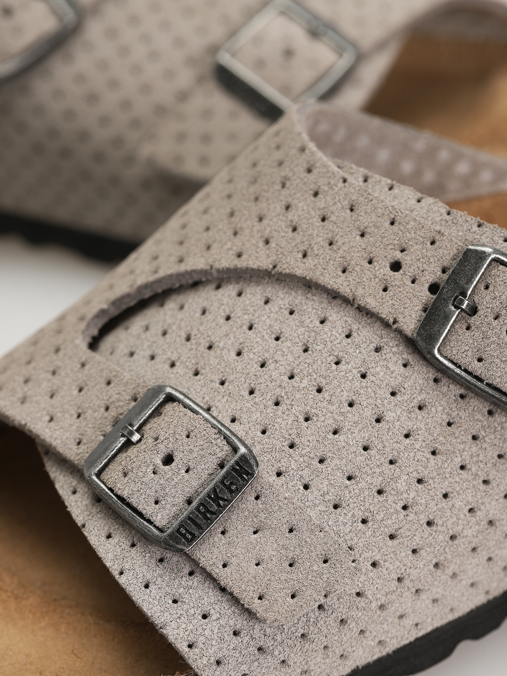 Klapki Birkenstock Zurich Suede Embossed Narrow Wmn (emboss dots stone coin)