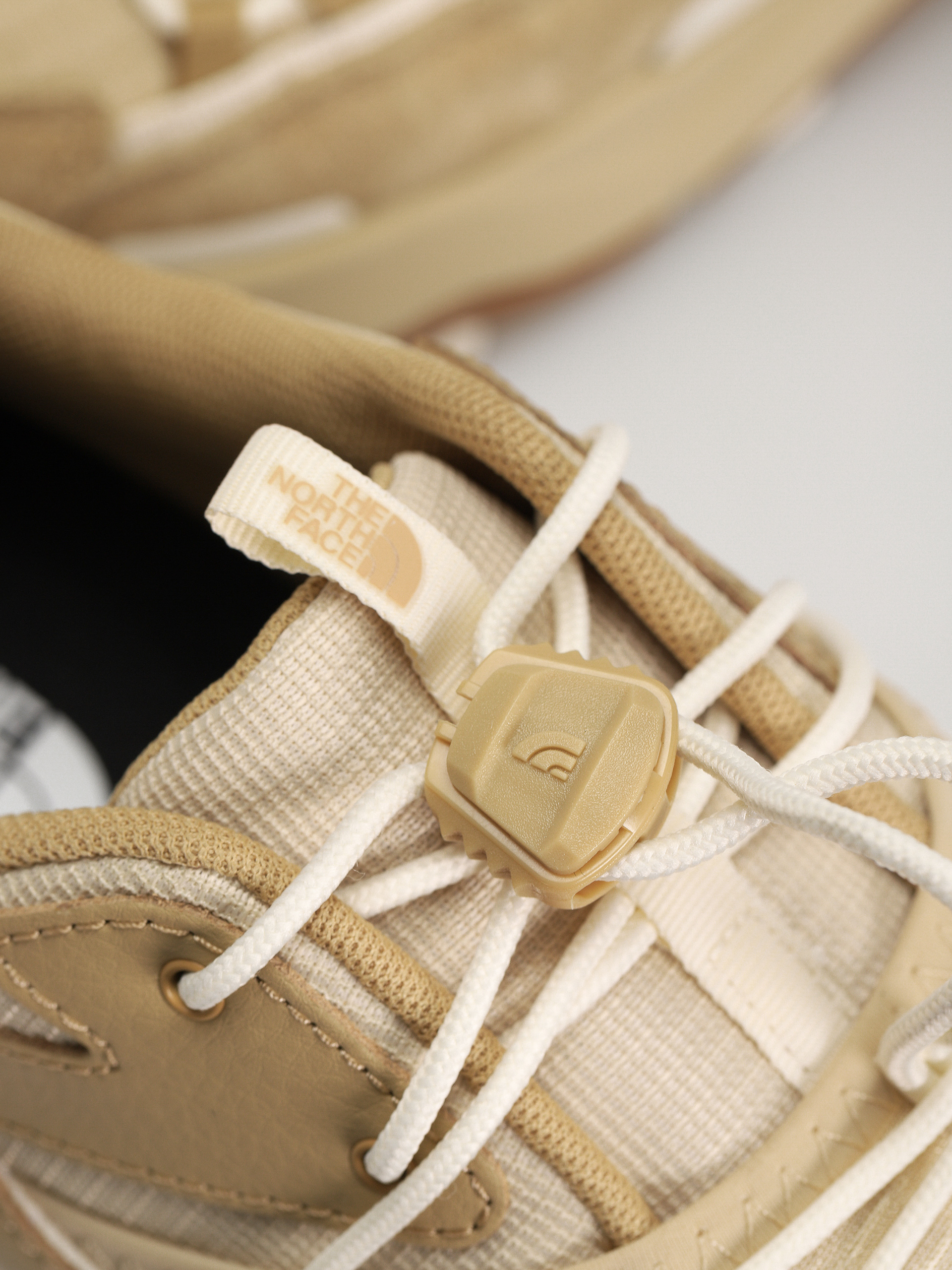 Buty The North Face Vectiv Taraval Tech (khaki stone/gravel)