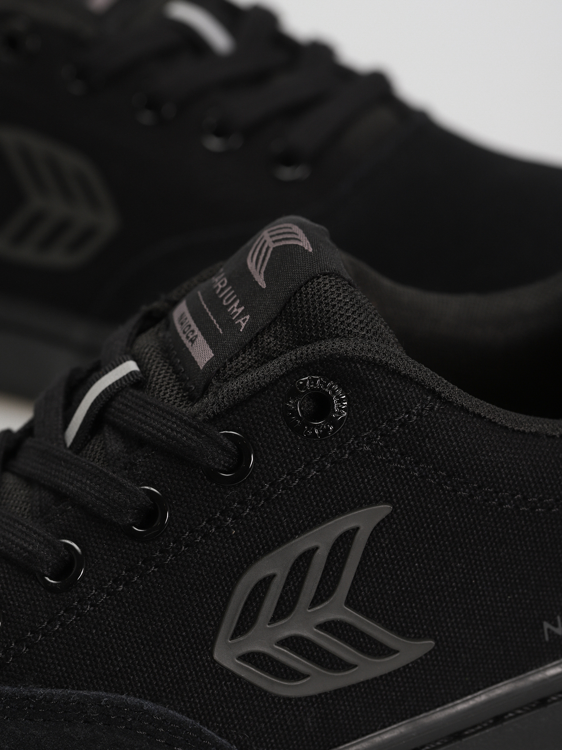 Buty Cariuma Naioca Pro (all black/ash grey)