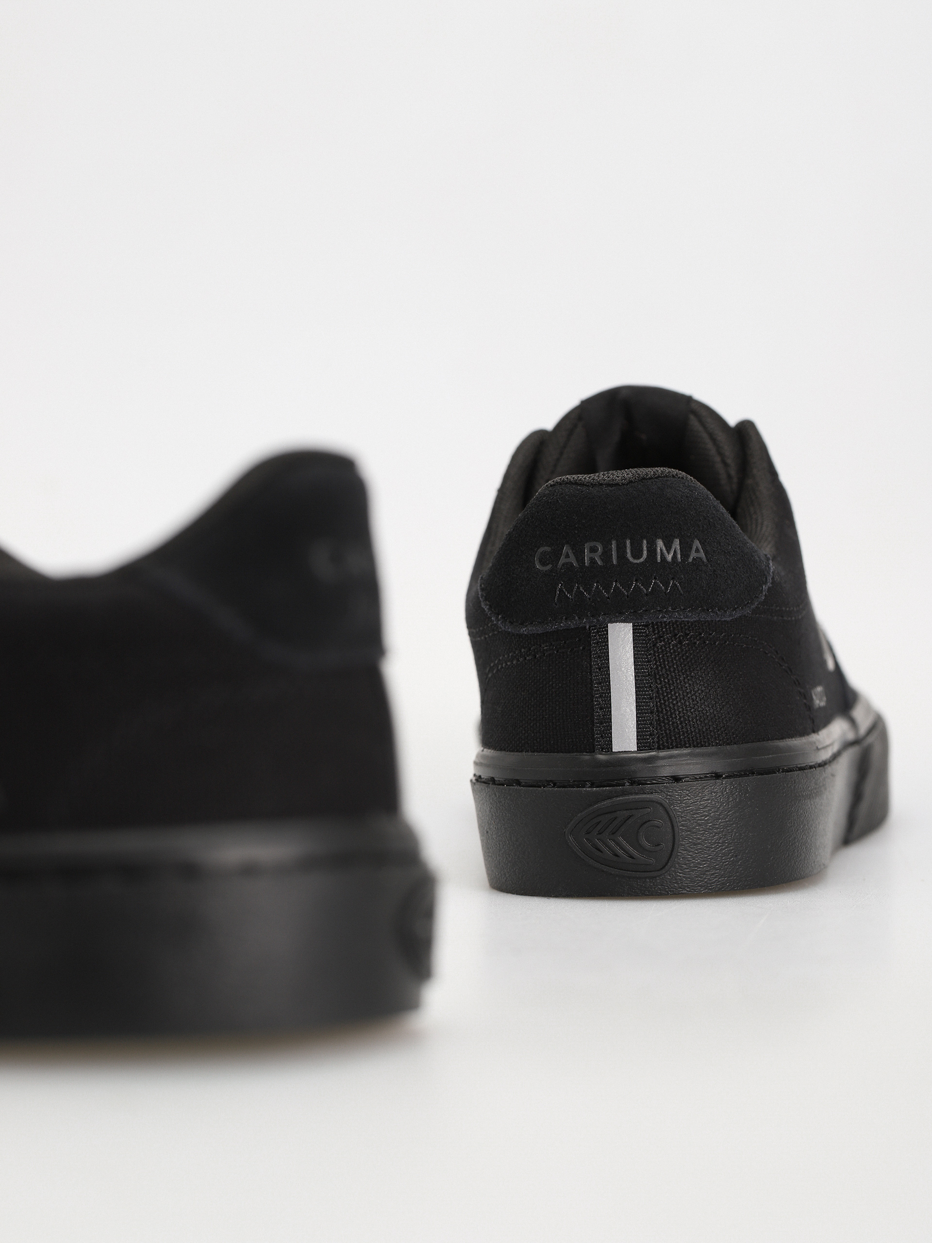 Buty Cariuma Naioca Pro (all black/ash grey)