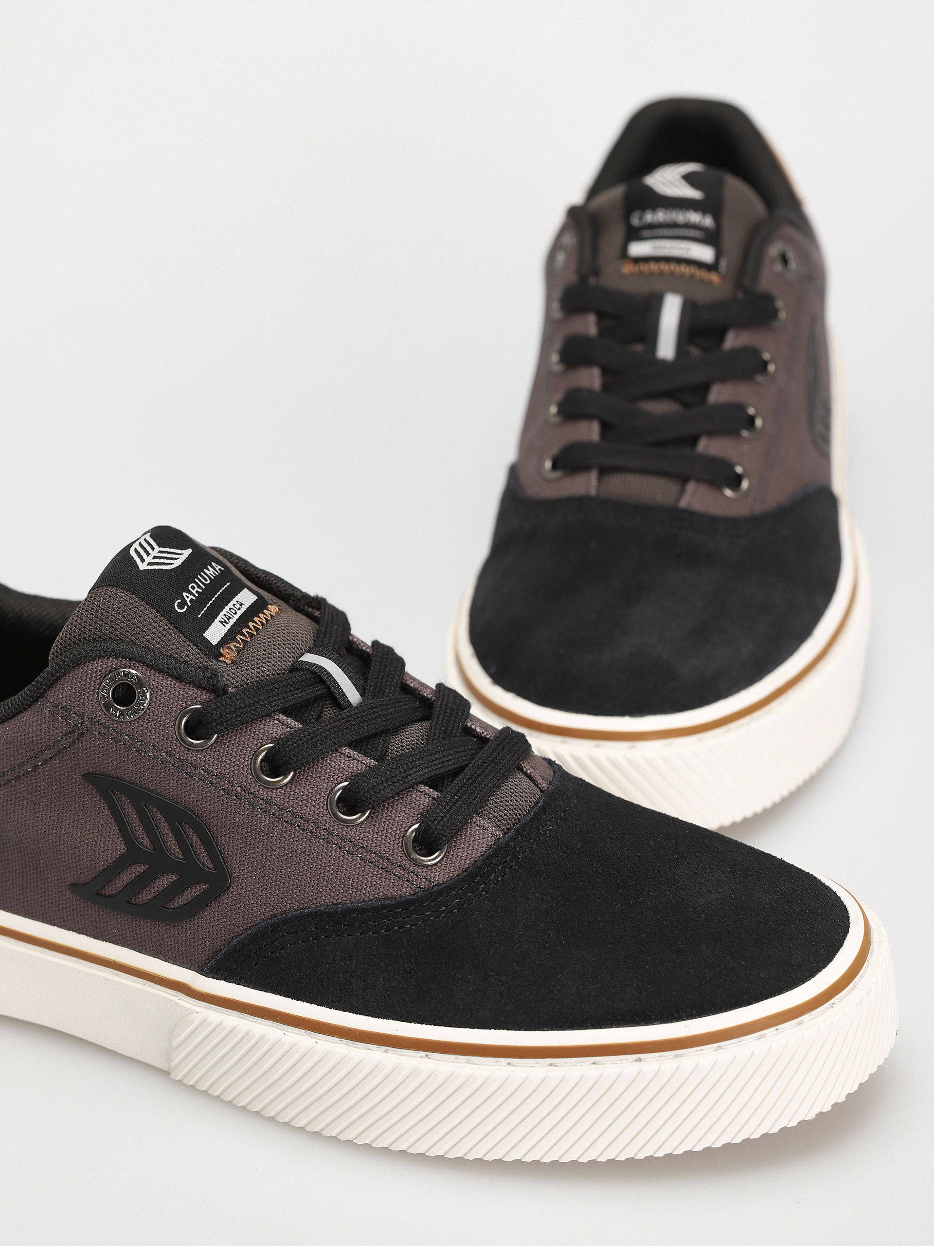 Buty Cariuma Naioca Pro (jet black/dark grey)