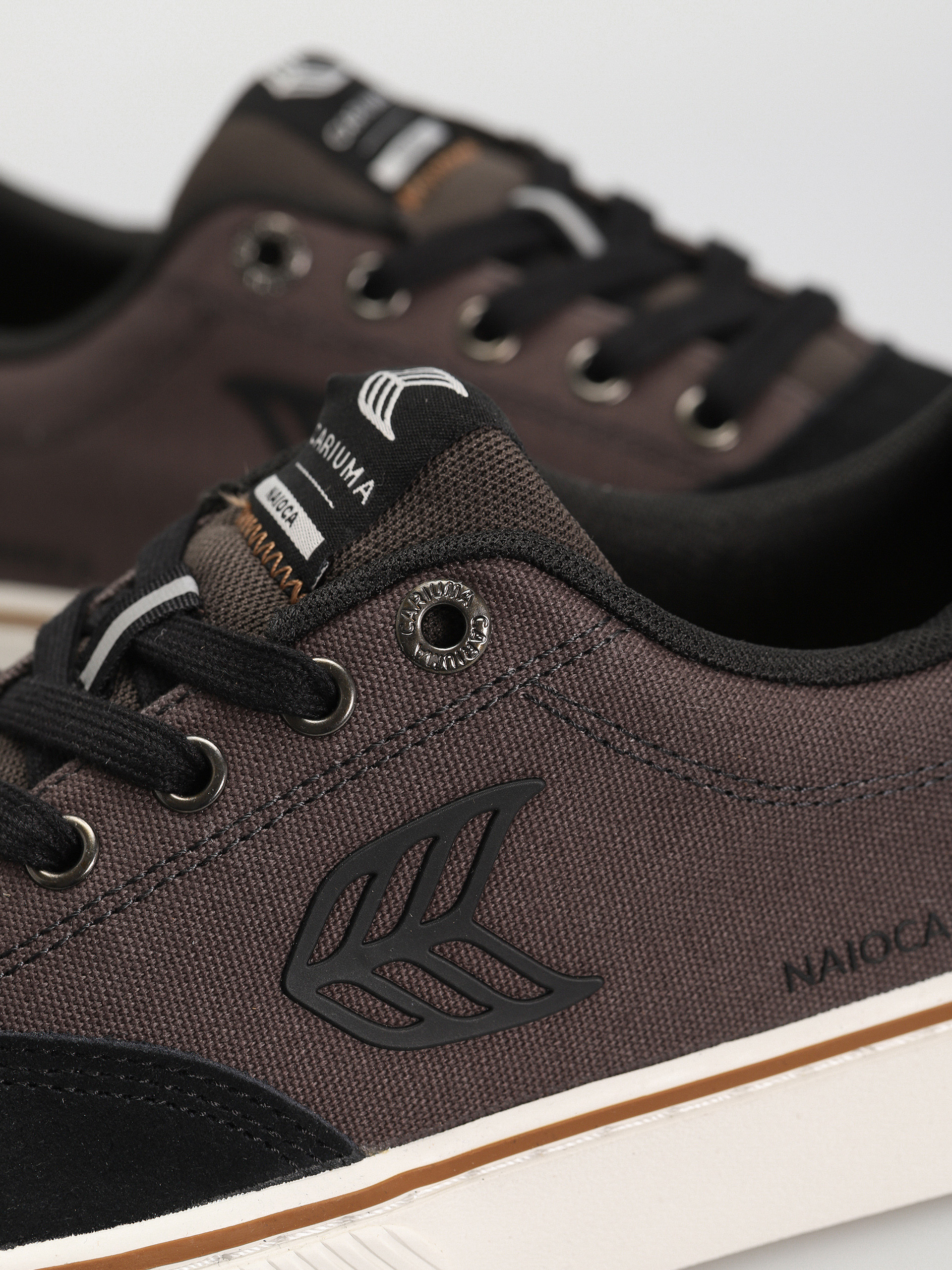 Buty Cariuma Naioca Pro (jet black/dark grey)