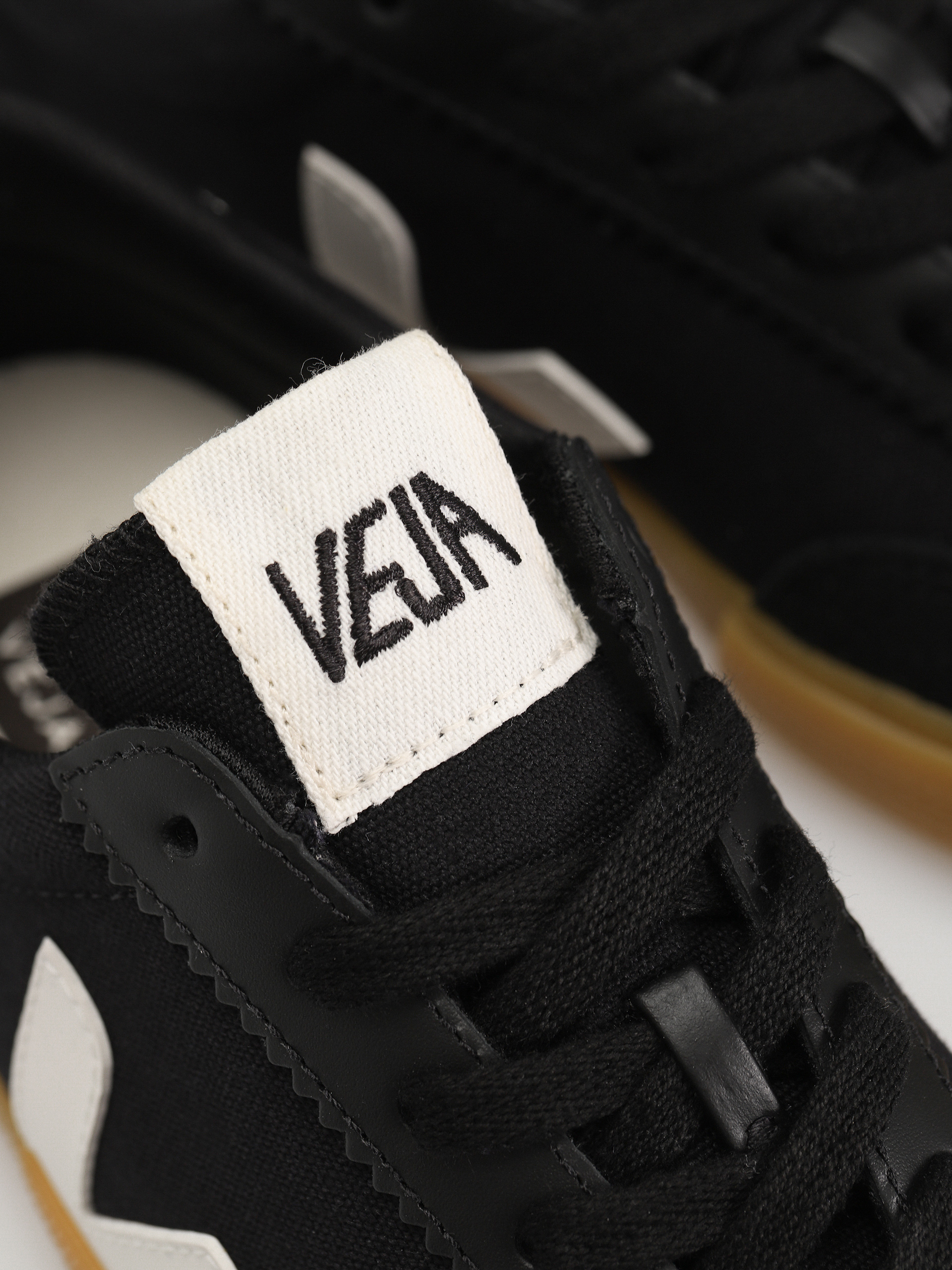 Buty Veja Volley Wmn (black white natural)