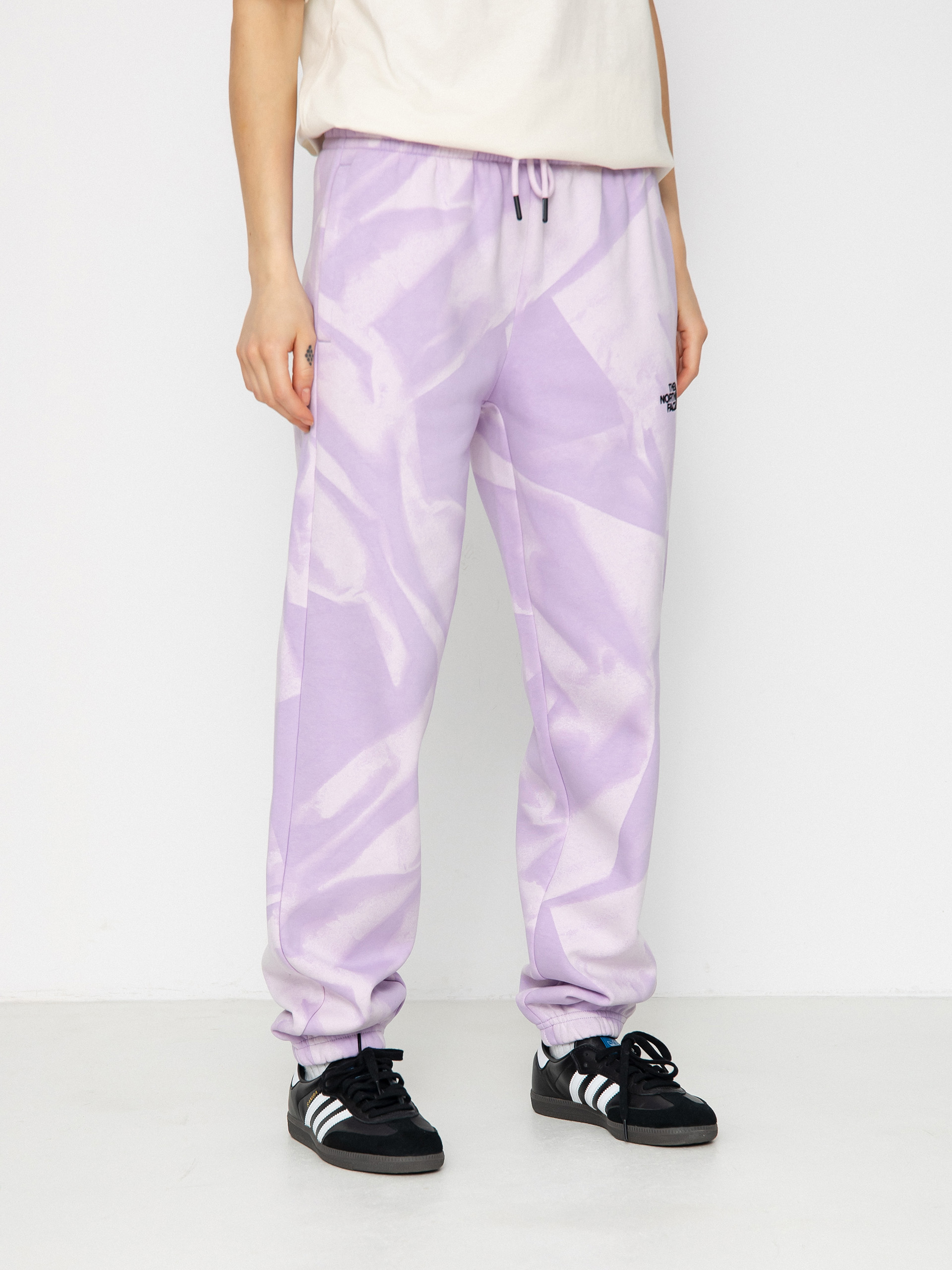 Spodnie The North Face Essential Jogger Print Wmn (icy lilac garment fold)