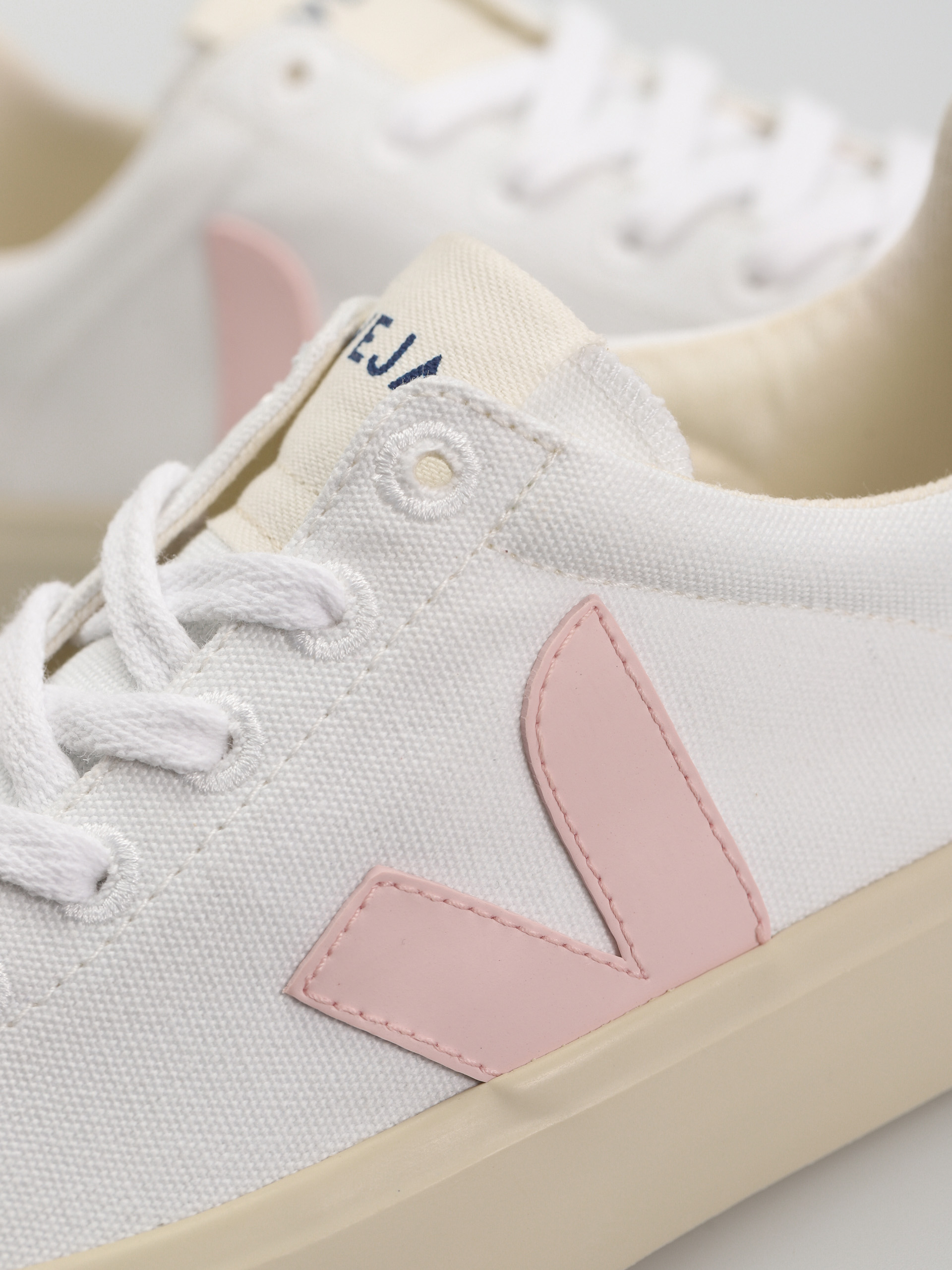 Buty Veja Campo Canvas Wmn (white petale sari)
