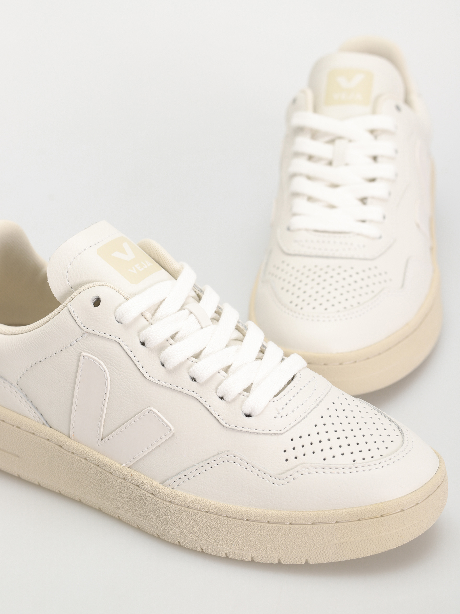 Buty Veja V-90 Wmn (extra white)