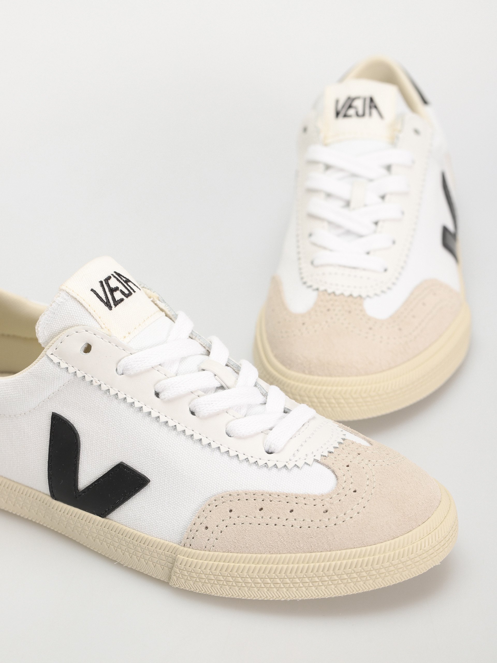 Buty Veja Volley Wmn (white black)
