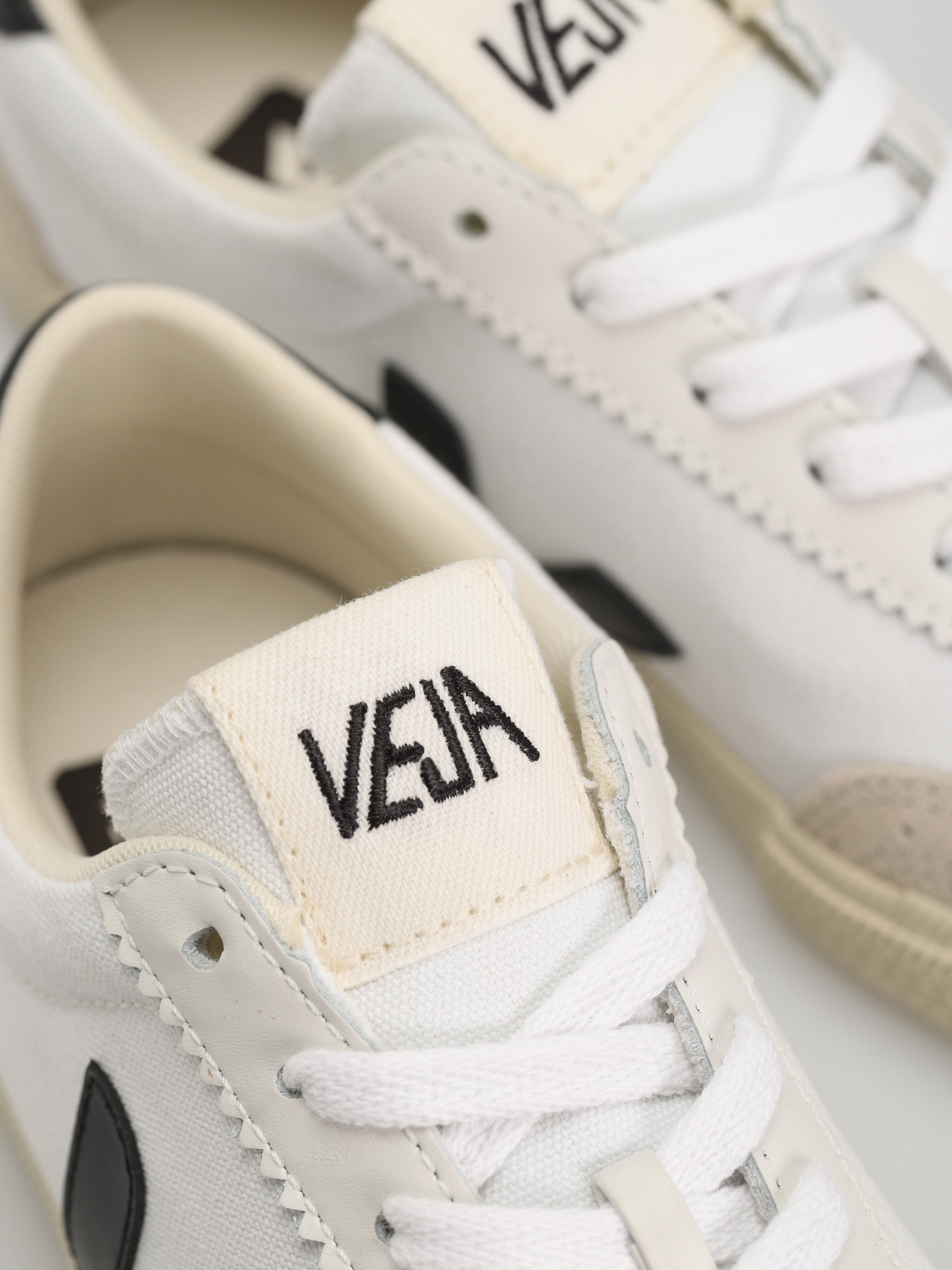 Buty Veja Volley Wmn (white black)