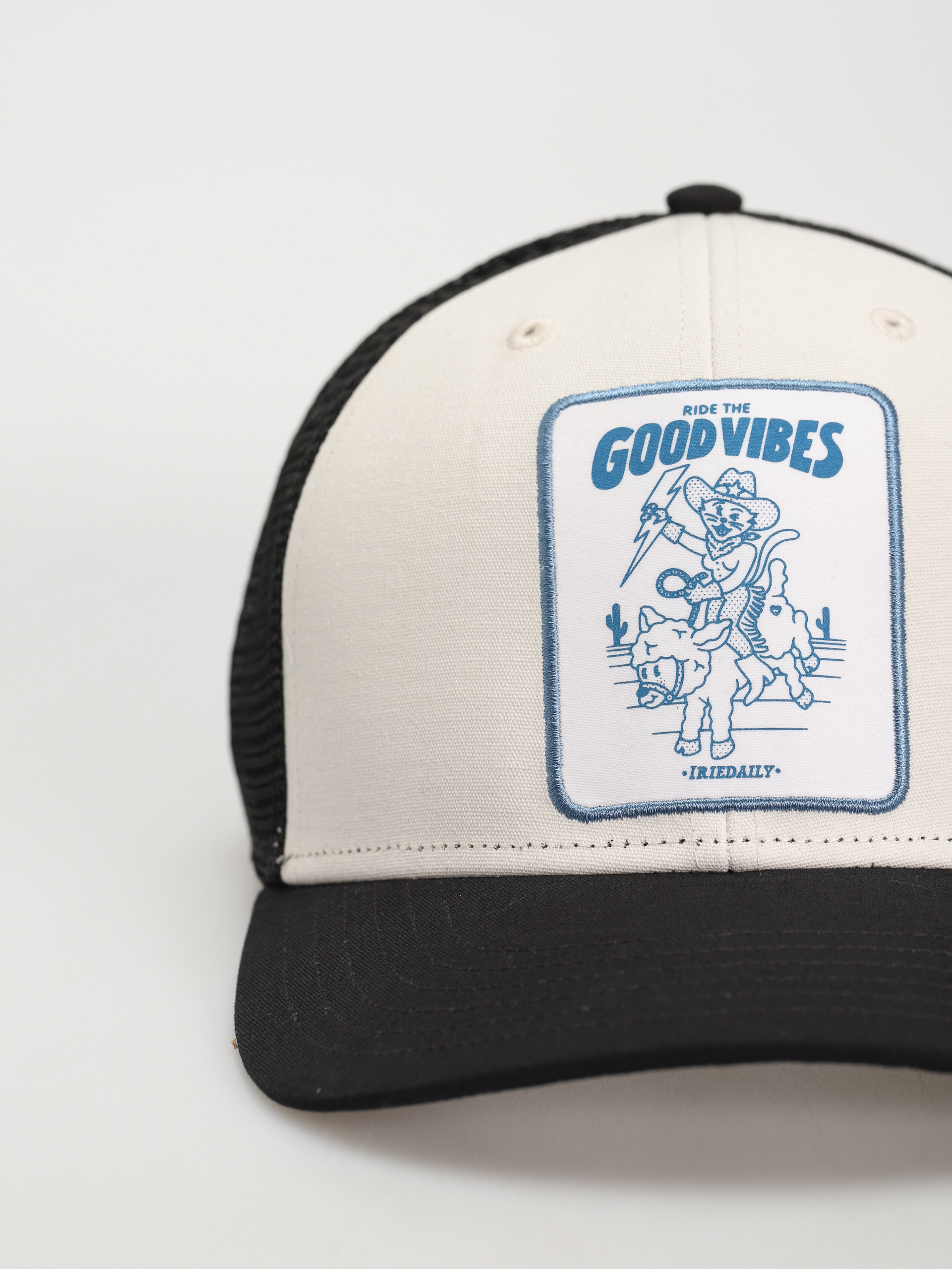 Czapka z daszkiem Iriedaily Good Vibes Meshcap (black)