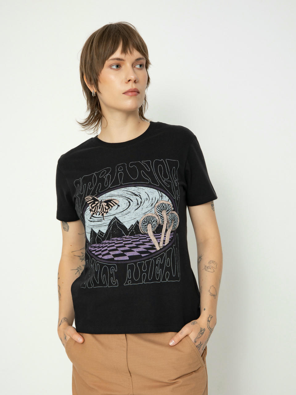 T-shirt Vans Dazed Strange Crew Wmn (black)