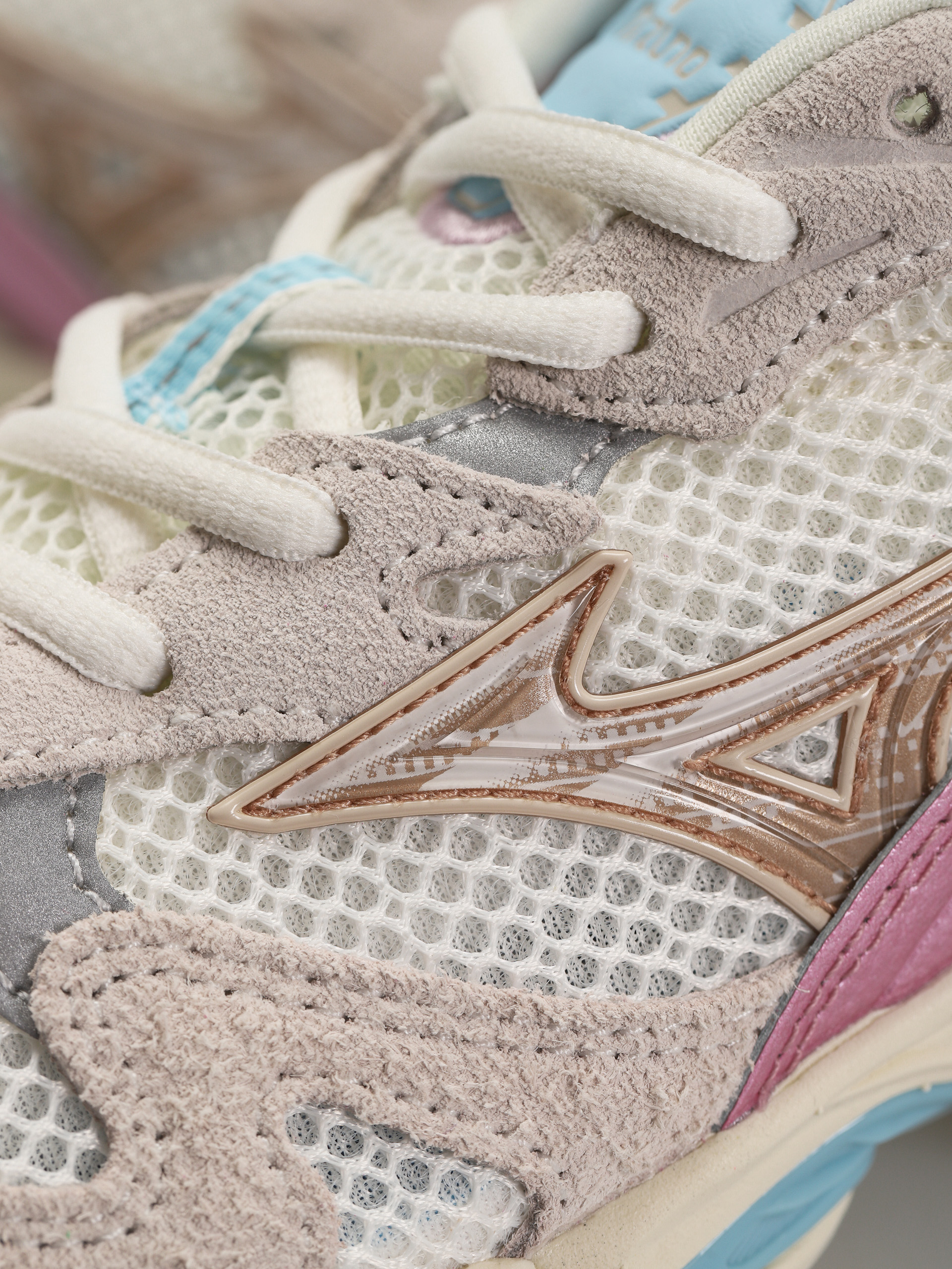 Buty Mizuno Wave Rider 10 Kosei (white sand/shifting sand/snow white)