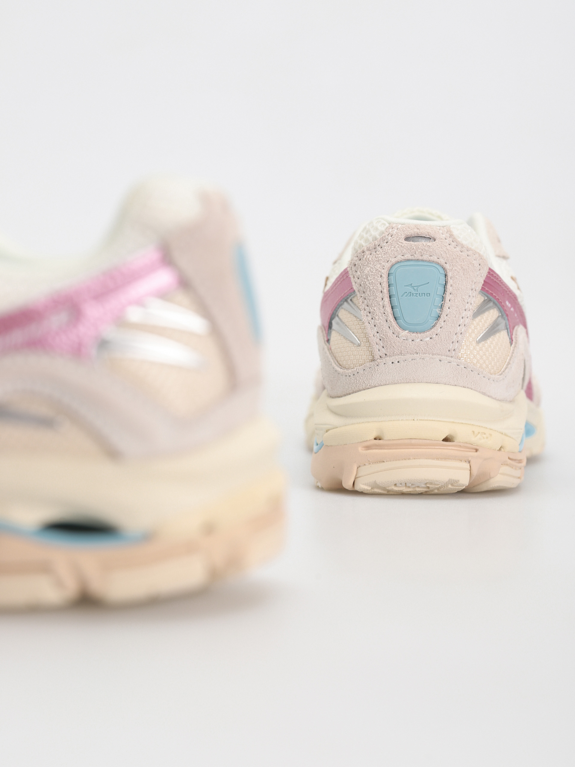 Buty Mizuno Wave Rider 10 Kosei (white sand/shifting sand/snow white)