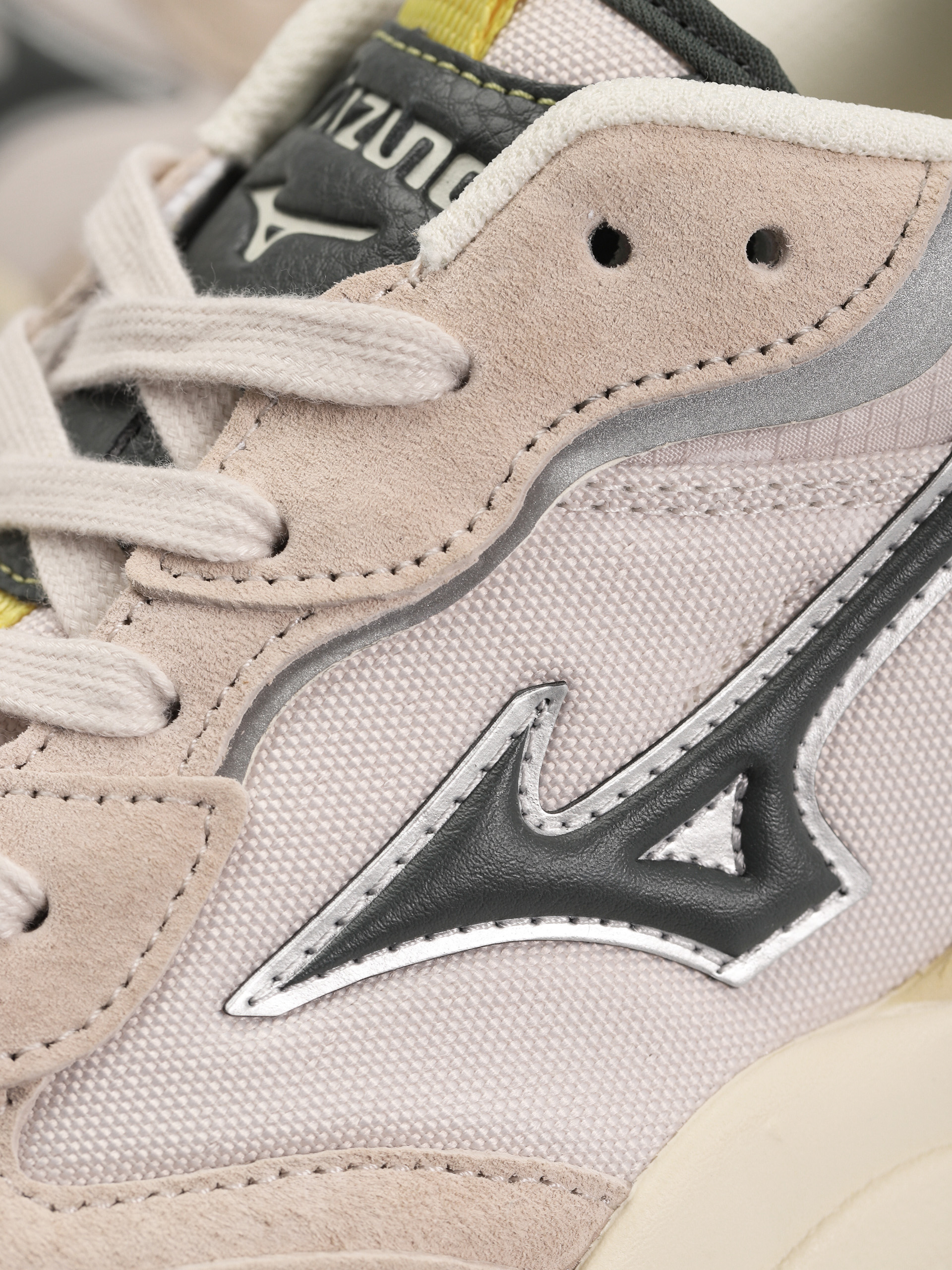 Buty Mizuno Sky Medal Beta (silver cloud/urban chic/white sand)