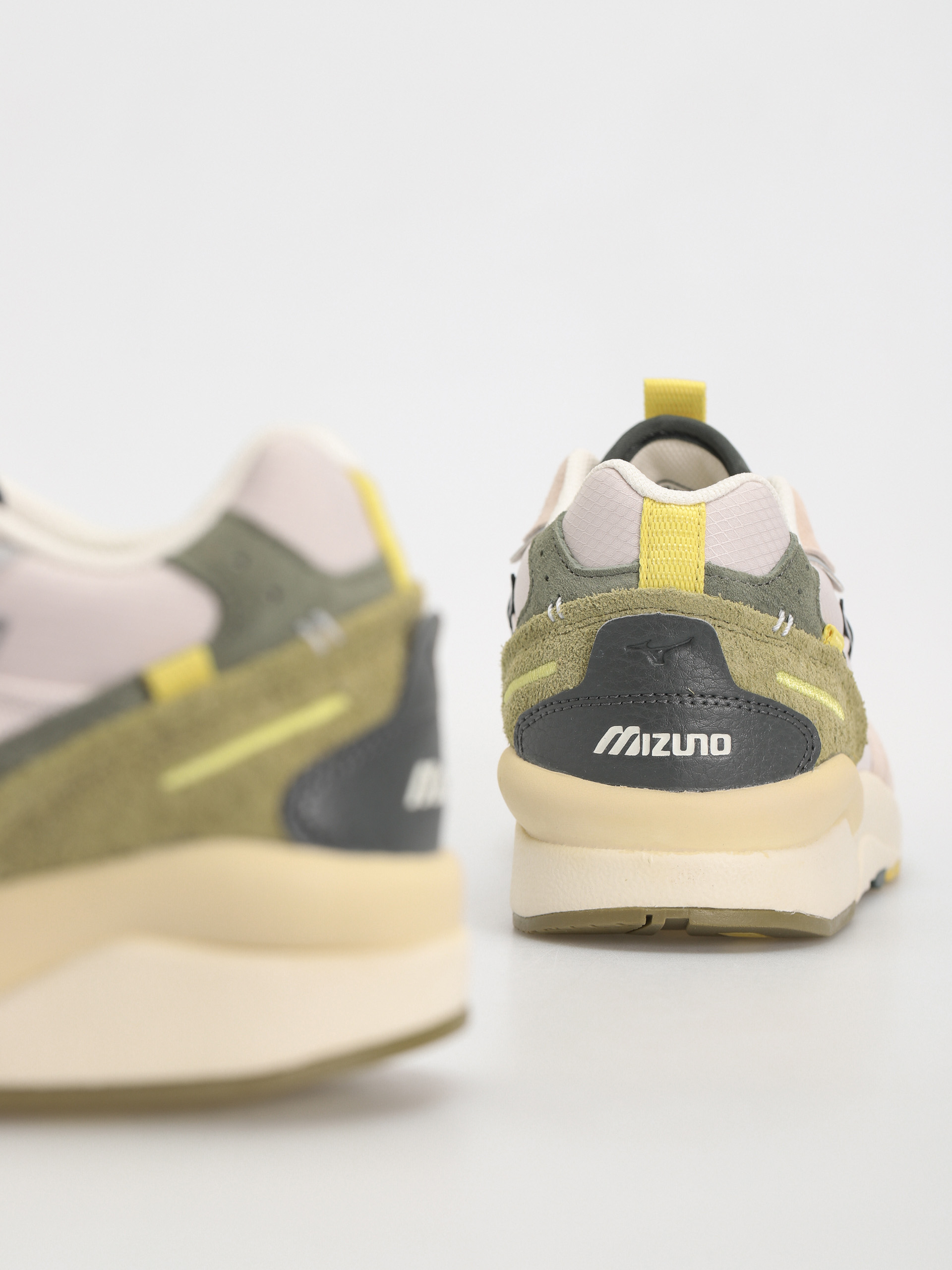 Buty Mizuno Sky Medal Beta (silver cloud/urban chic/white sand)