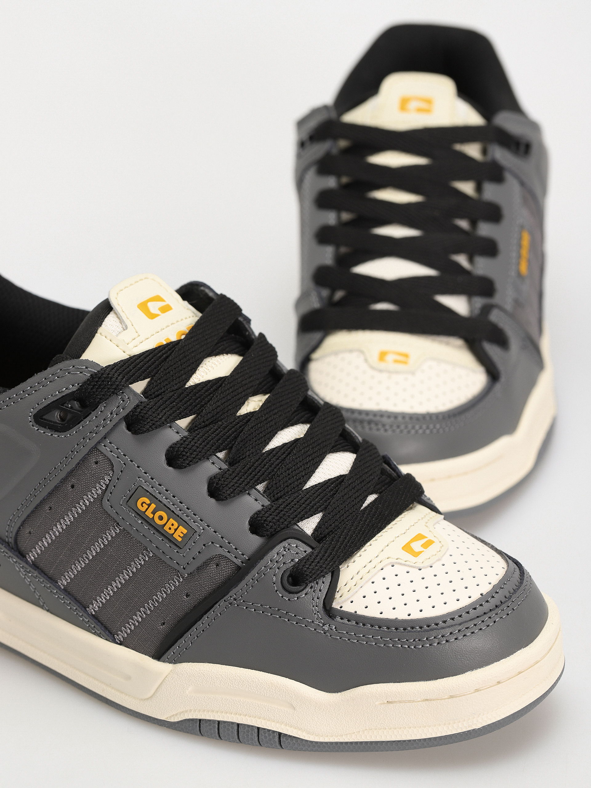 Buty Globe Fusion (lead/antique)