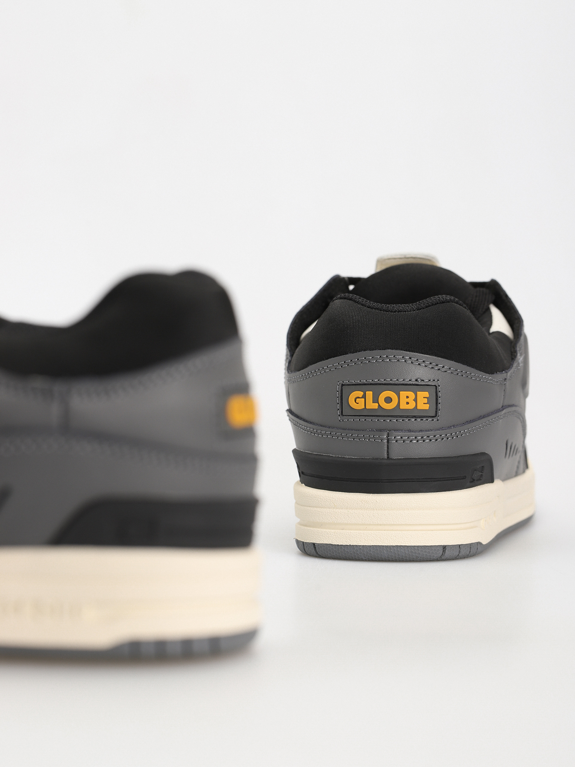 Buty Globe Fusion (lead/antique)